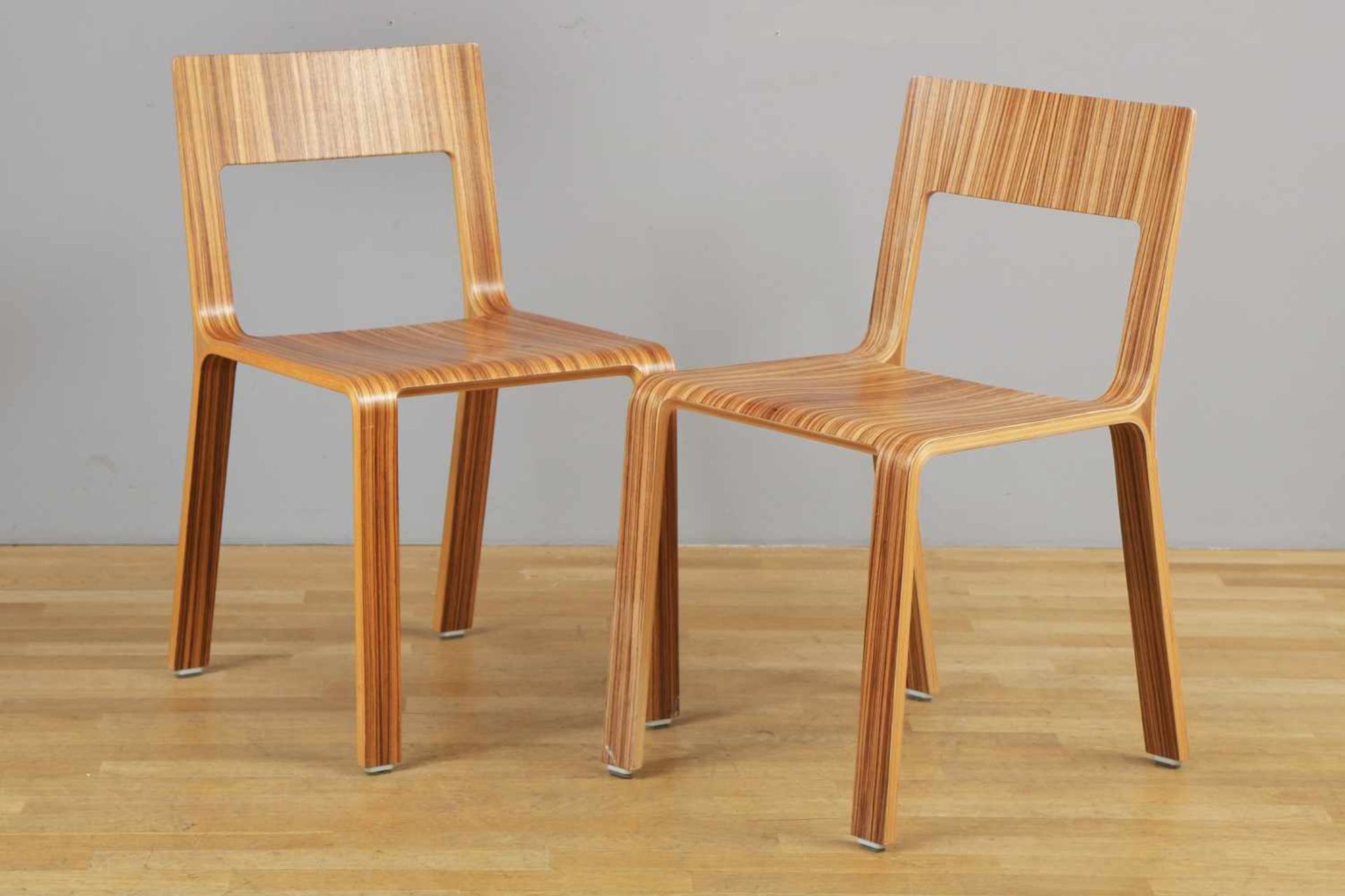 Paar Stühle unbekannter Hersteller/Entwurf, um 2000, Makassarholz