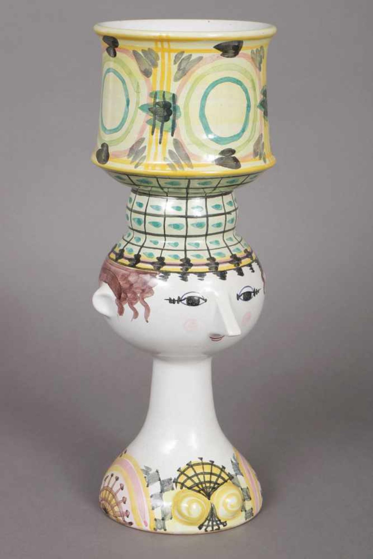 BJÖRN WIINBLAD Fußschale in Form eines Kopfes Keramik, farbig staffiert, zylindrischer Schalen-