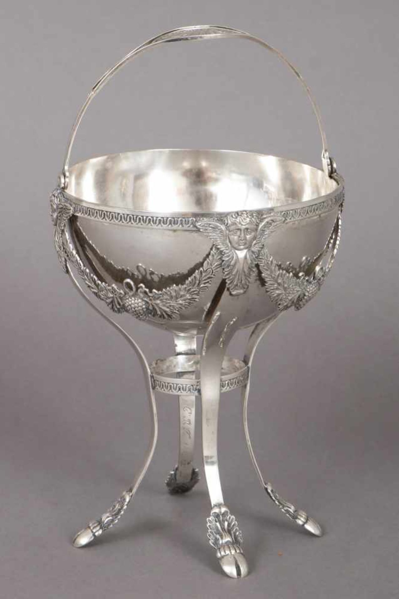 Empire Henkelschale Silber, um 1800, runde Schale in hochbeinigem Gestell mit Festonen-,