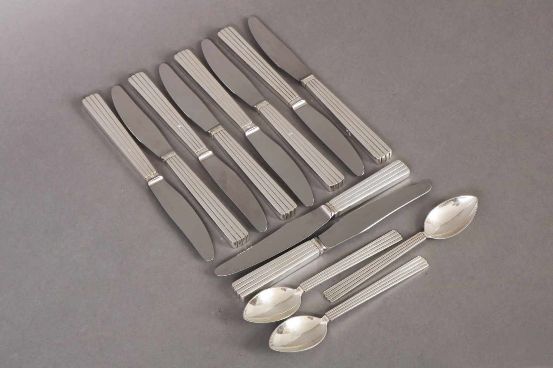 Konvolut GEORG JENSEN Besteck 925er Silber, Dekor ¨Bernadotte¨, bestehend aus 8 großen Messern, 2