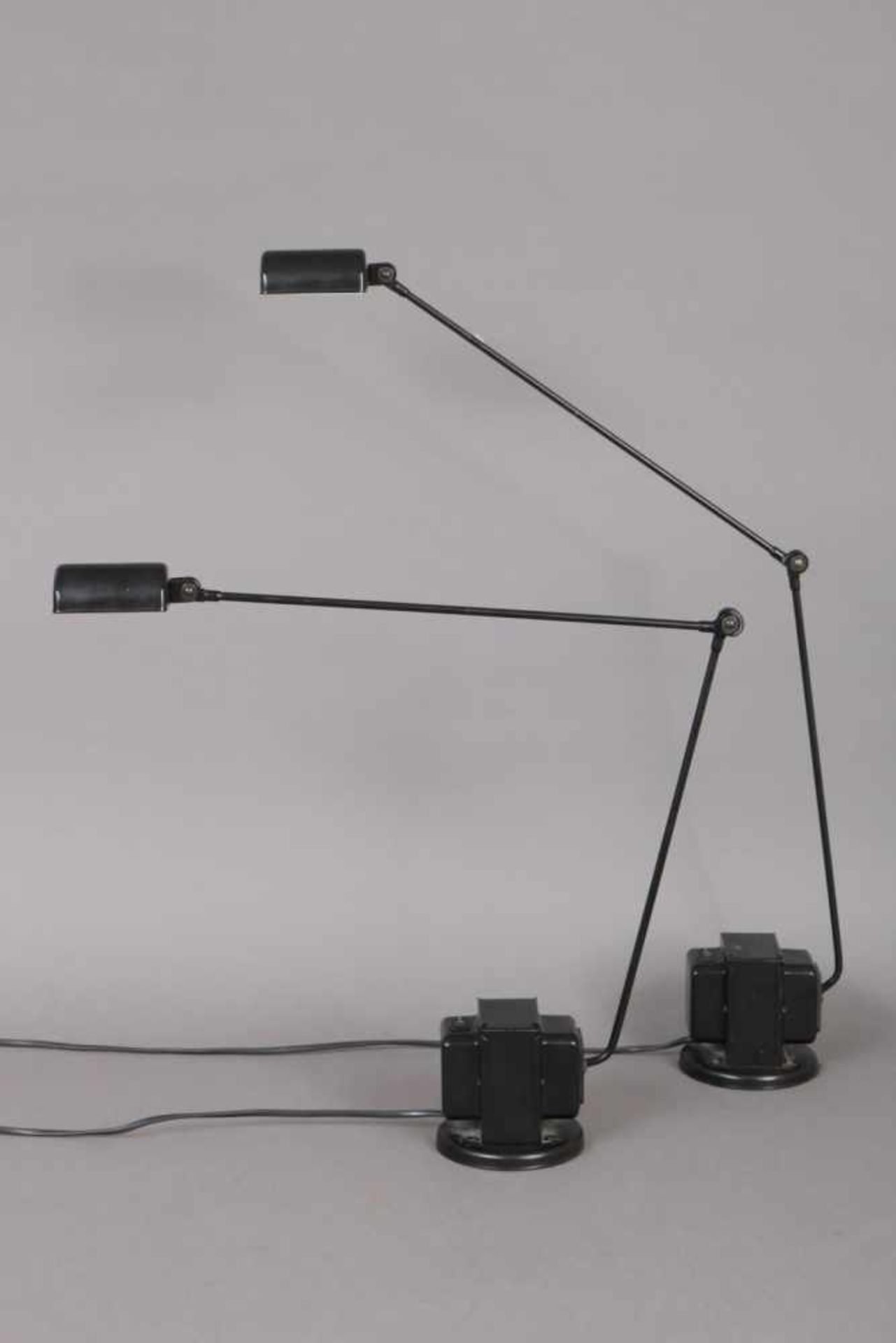 Paar LUMINA Schreibtischlampen ¨Daphne¨ Entwurf von T. LIMINI, schwarzes Metall, Gelenkarm, 2-