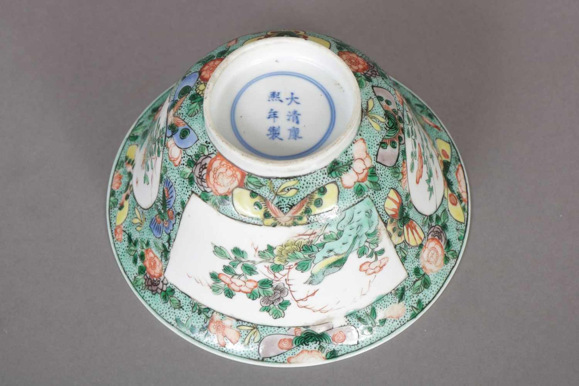 Chinesische Porzellanschale wohl Kangxi (1654-1722), Qing-Dynastie, runde Schale auf kurzem - Image 2 of 2