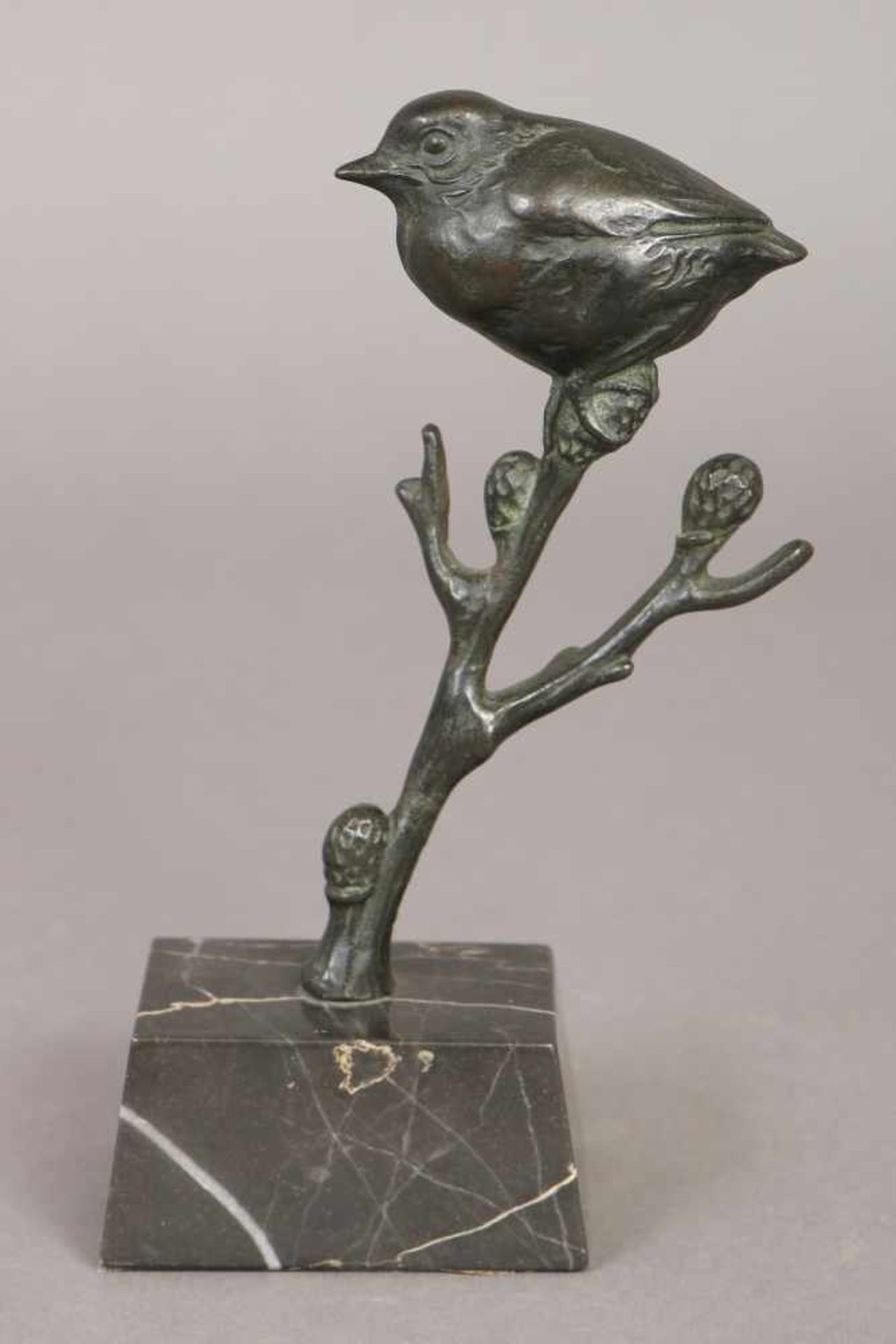 PROF. OTTO POERTZEL (1876-1963) Bronzefigur ¨Vogel auf Geäst¨ dunkel patiniert, signiert, auf