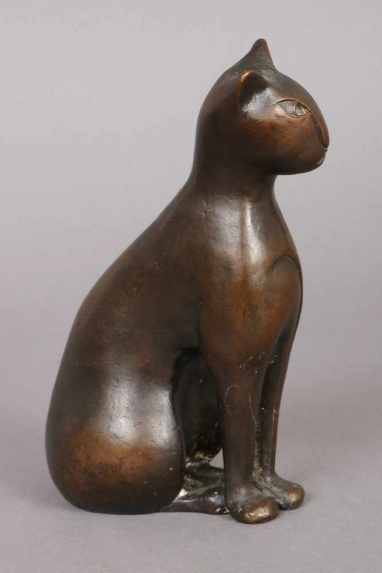 Bronzefigur ¨Sitzende Katze¨ dunkel patiniert, am Boden signiert ¨H. Stimerle¨ (?), H ca. 20cm - Bild 2 aus 3