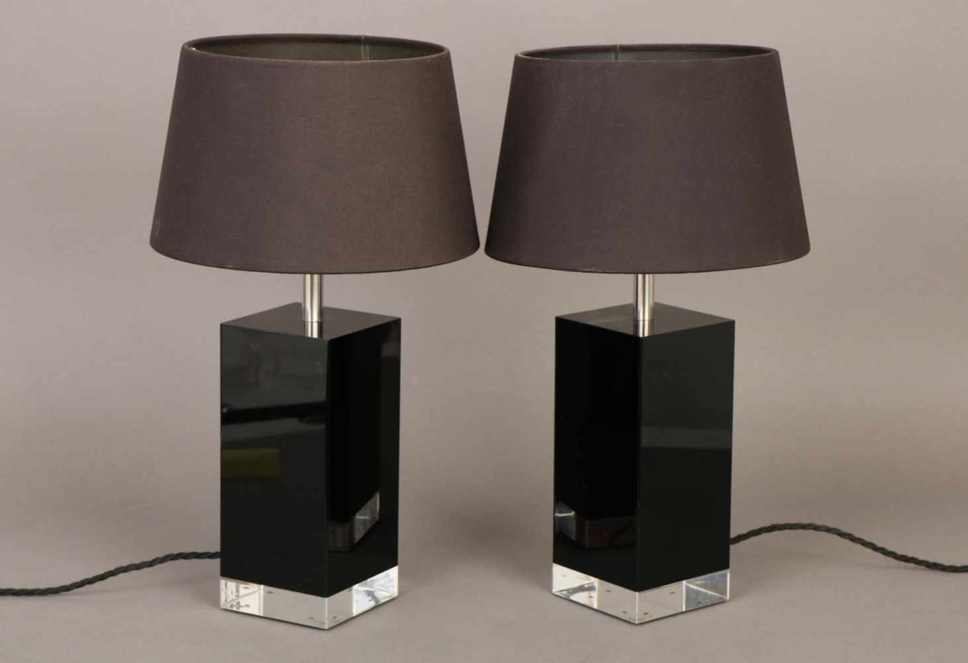 Paar Tischlampenunbekannter Hersteller/Entwurf des 21. Jhdts., schwarzes und farbloses Acryl,
