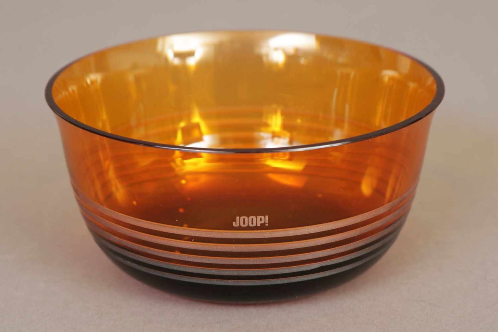 2 Glasobjekte ¨Joop!¨bernsteinfarbenes Glas, bestehend aus 1 Kegelvase H 25cm und 1 Schale D 14cm, - Bild 2 aus 3