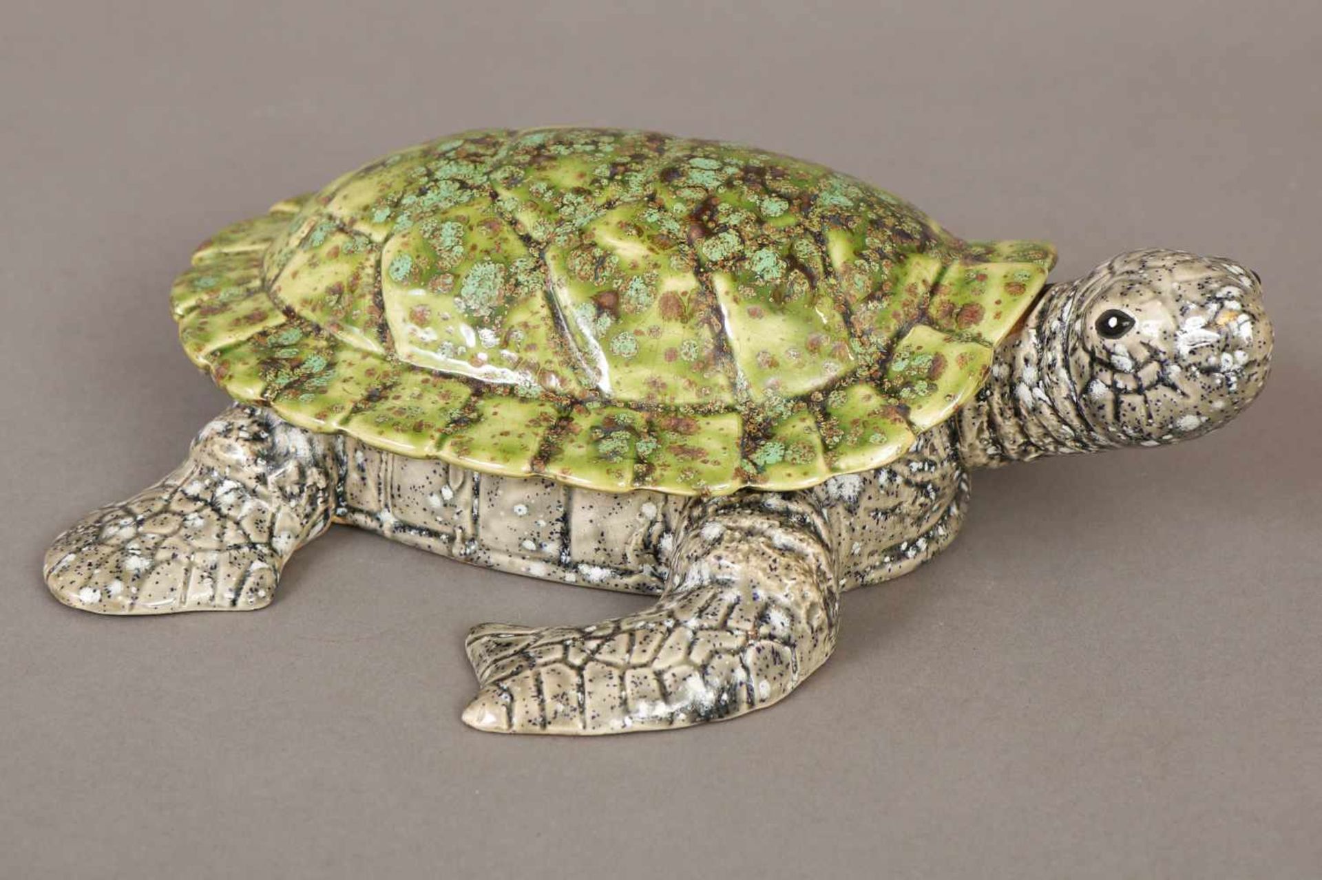 Keramikfigur ¨Schildkröte¨heller Scherben, naturalistisch geformte und glasierte Schildkröte,