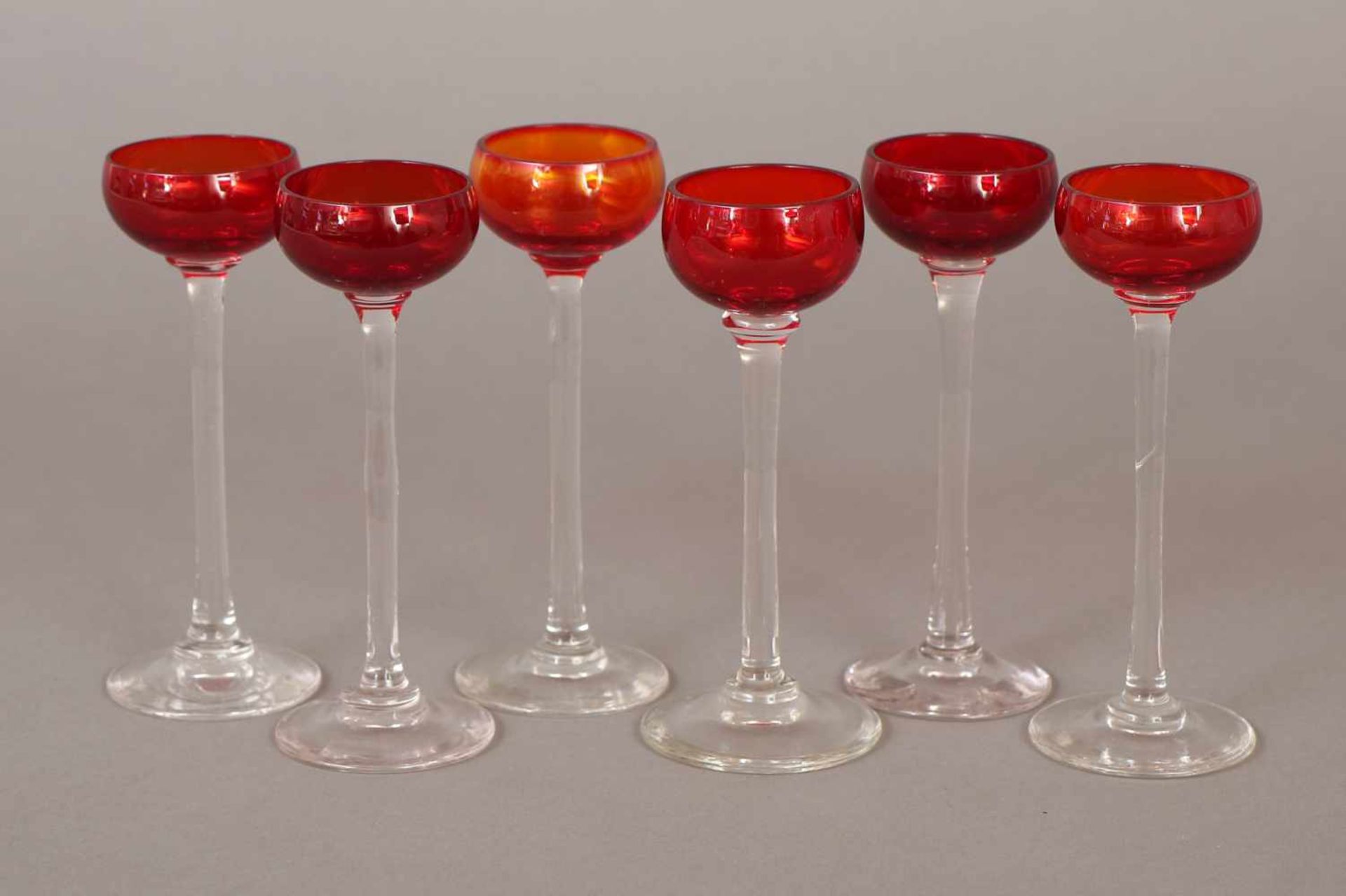 6 Likörgläserunbekannter Hersteller, langstielige Gläser mit rot-orangener Kuppa, H ca. 13cm