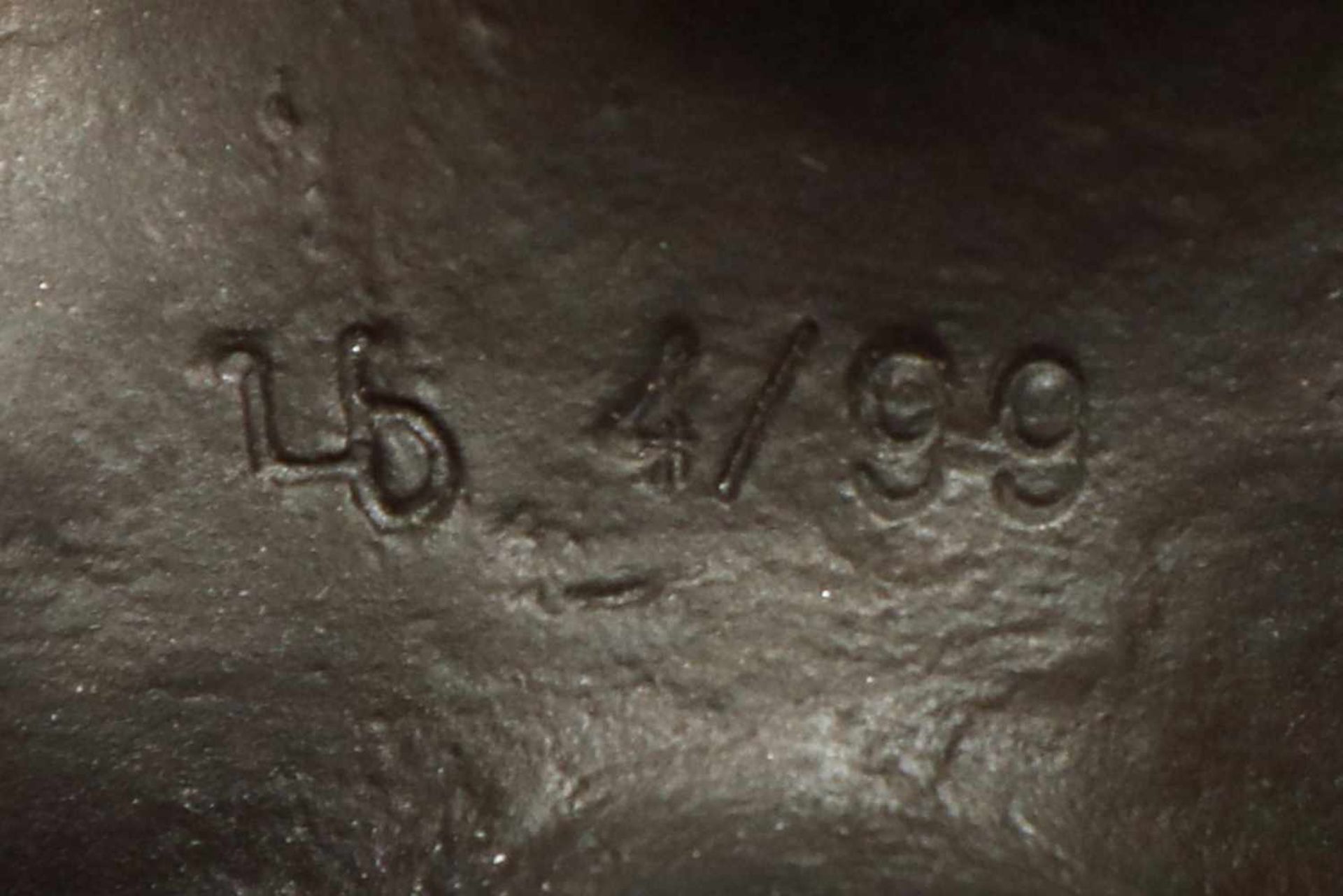 Figürliche Bronze ¨Junger Bär¨unbekannter Monogrammist ¨USD¨(?), Ex. 4/99, dunkel patiniert, L ca. - Bild 2 aus 2