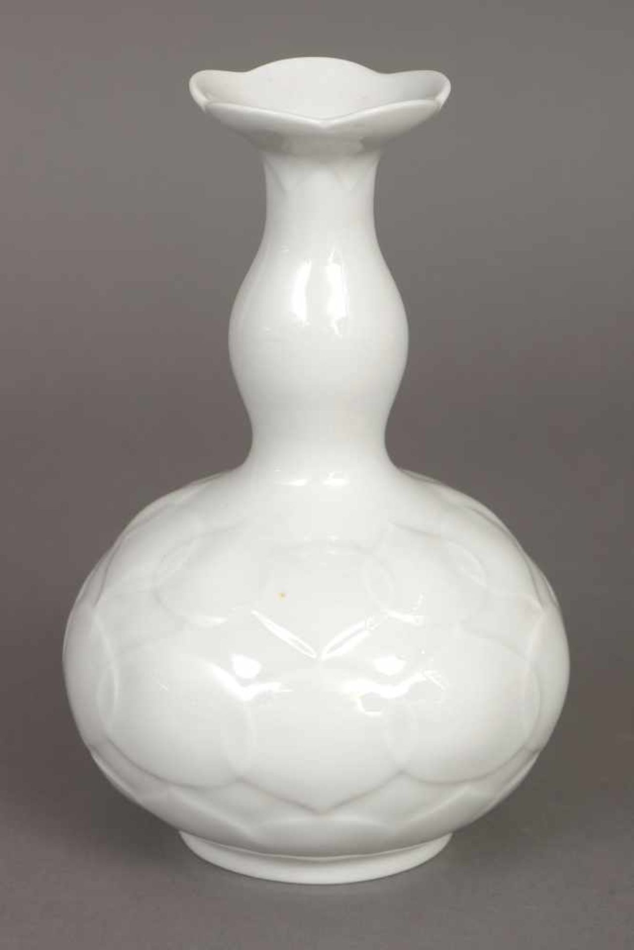 MEISSEN Vase ¨Lotus¨2. Hälfte 20. Jhdt., Entwurf Ludwig Zepner, Weißporzellan, Schwertermarke, H