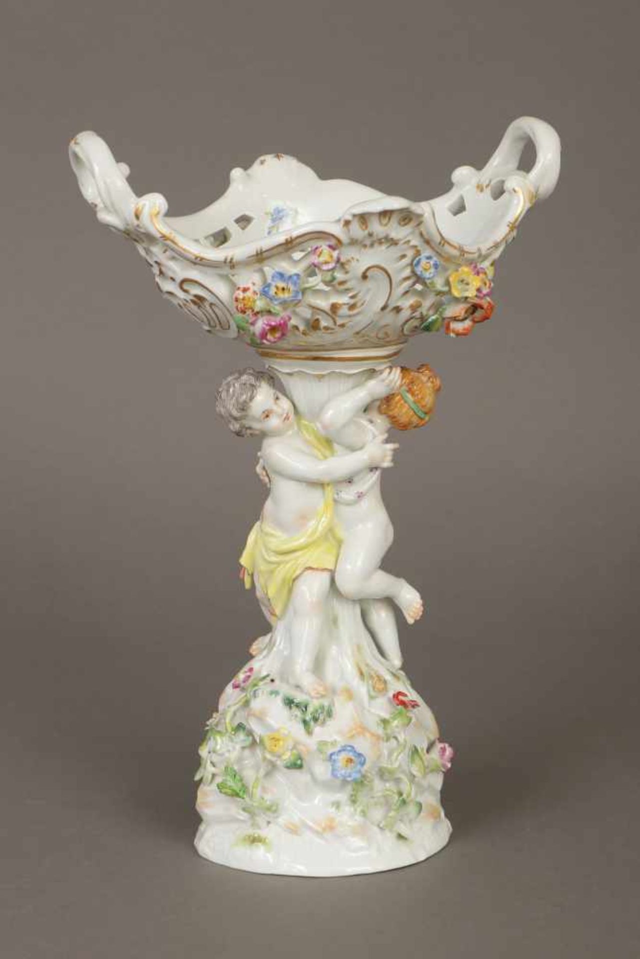 MEISSEN Jardiniere/Fußschale2. Hälfte 20. Jhdt., Paar Putti eine muschelförmige Schale stützend,