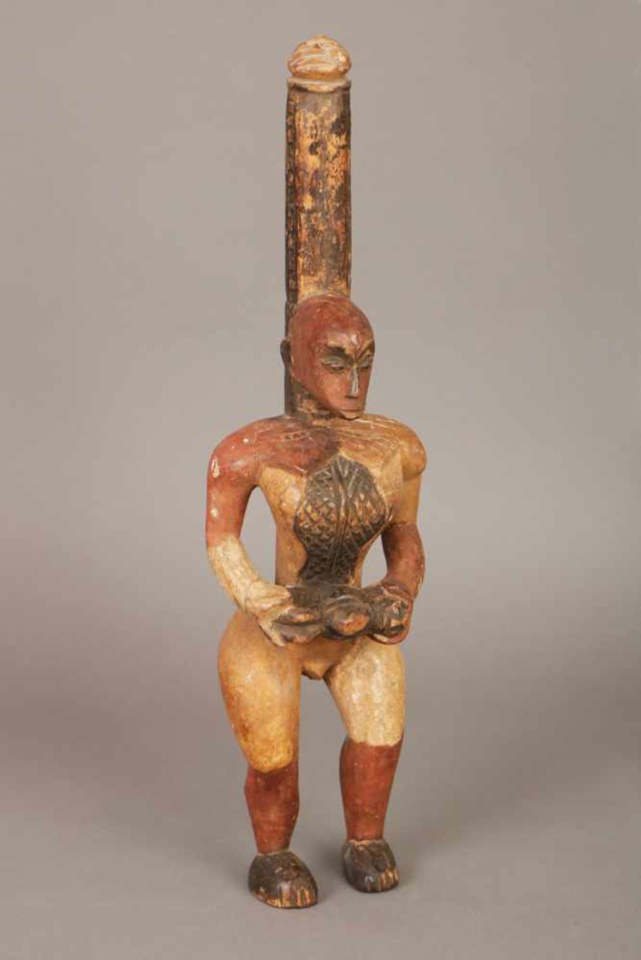 Afrikanische Ritualfigur ¨Mutter mit Kind¨Holz, geschnitzt und hell patiniert, Nigeria, H ca. 50cm