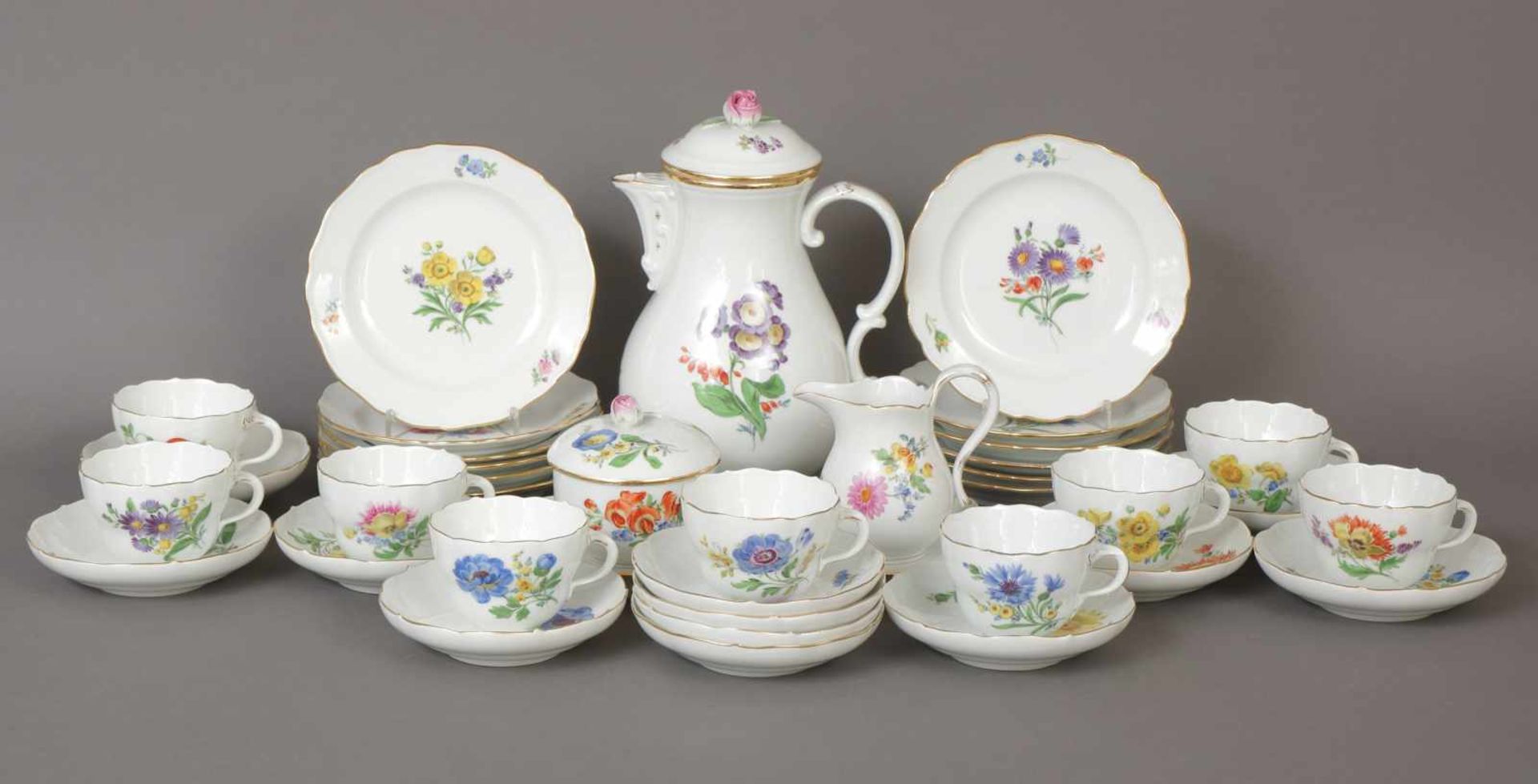 MEISSEN Kaffeeservice20. Jhdt., Form ¨Neuer Ausschnitt¨, polychromes Dekor ¨Deutsche Blume¨ mit