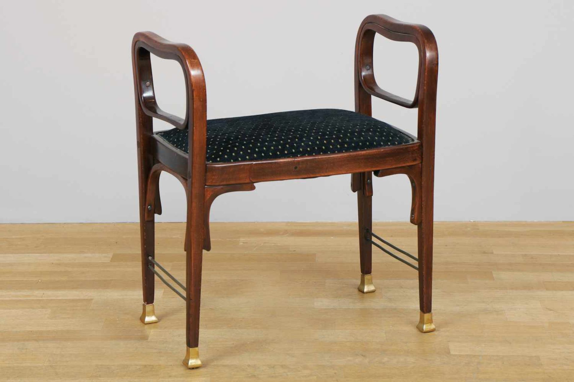 Wohl THONET Klavierhocker/SitzgondelBuche und Bugholz, gebeizt, um 1900, eckige, gepolsterte und