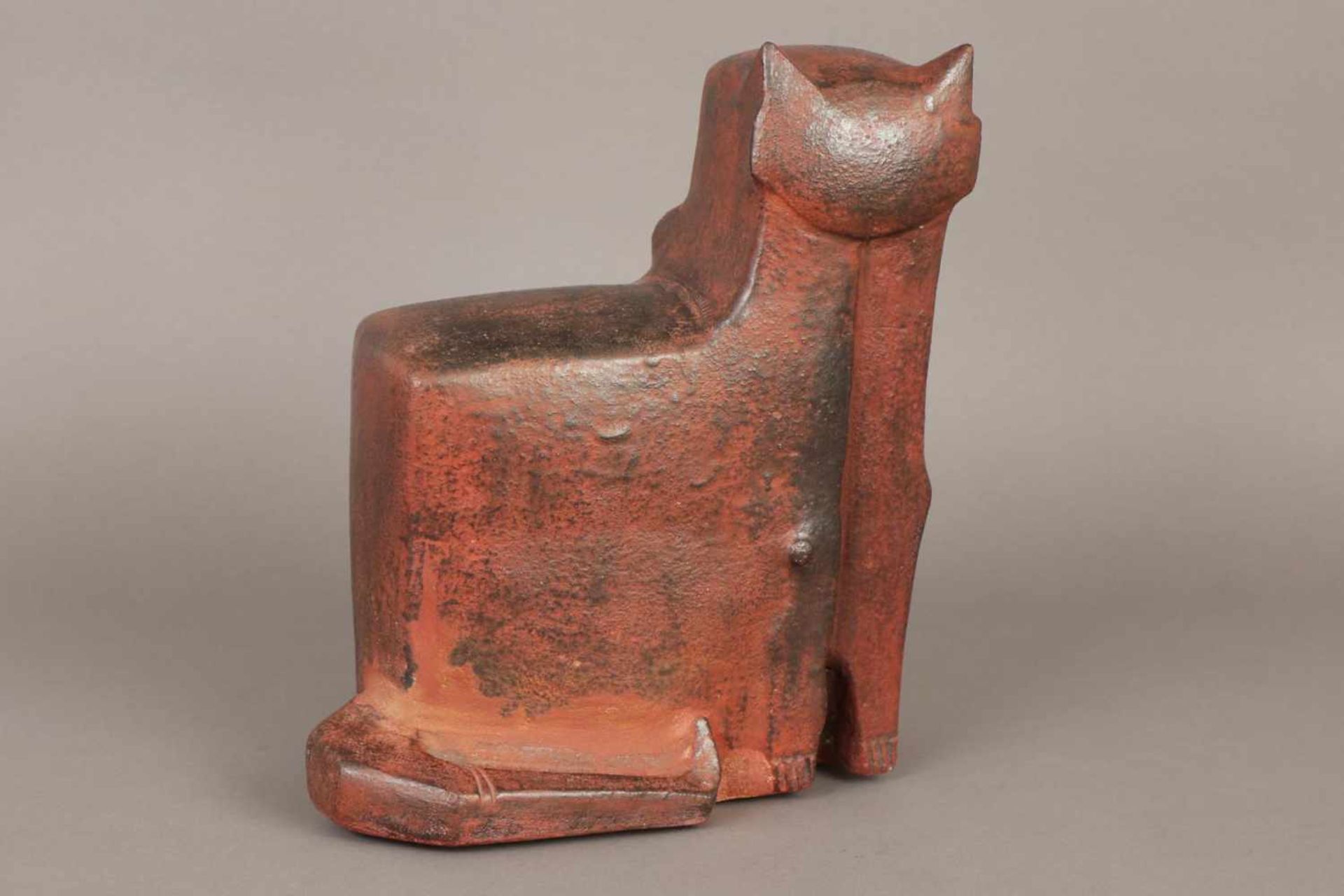 JOSÉ BERLANGA (1947) Keramikfigur ¨Sitzende Katze¨rötlich-brauner Scherben, Unikat, mit