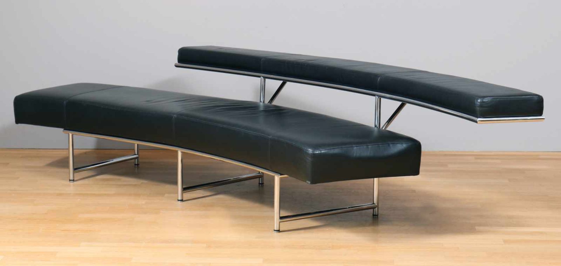 EILEEN GRAY Sofa ¨Monte Carlo¨Ausführung ClassiCon, verchromtes Stahlrohr, schwarz beledert,