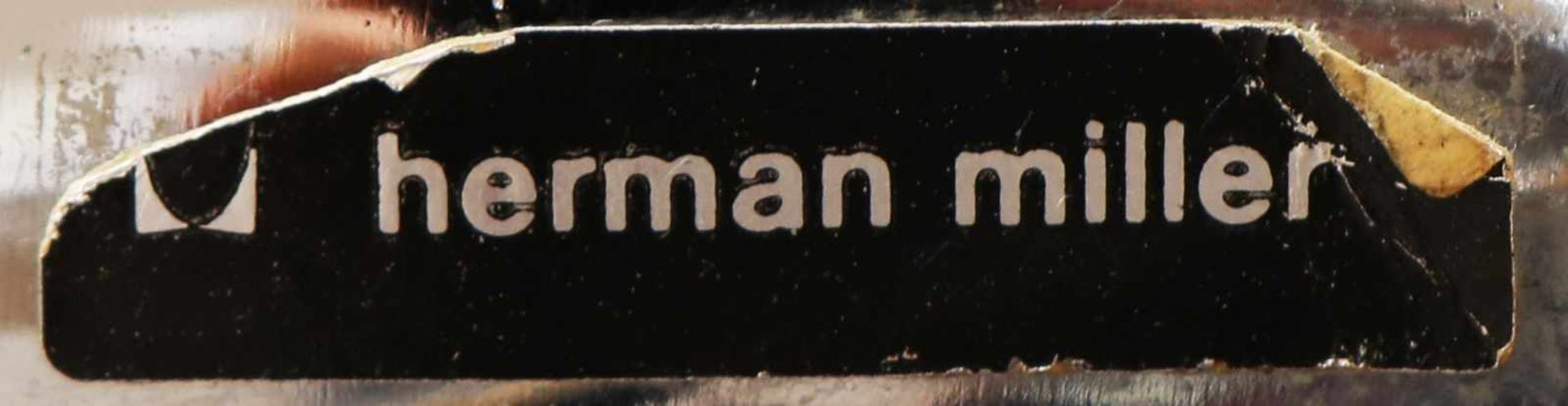 CHARLES & RAY EAMES für Hermann Miller Schreibtischstuhl EA 208Soft Pad Alu Chair, schwarzes Leder - Bild 2 aus 2