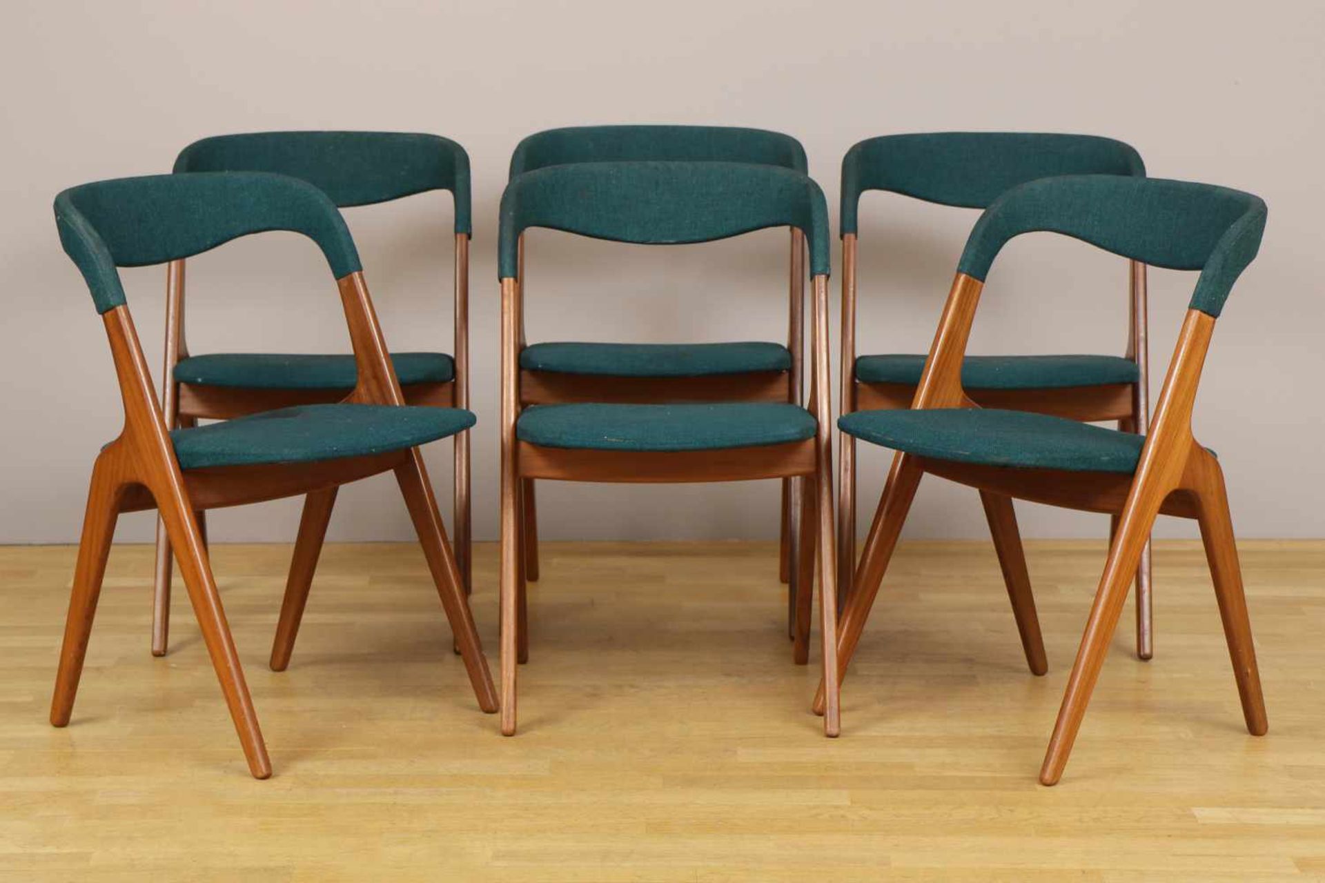 6 Stühle VAMO Sonderborg Teakholz, Dänemark, um 1960-70, petrolfarbener Hopsak-Bezug, am Stand