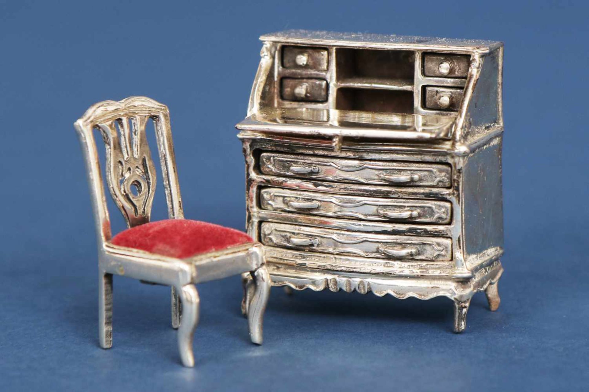 Silber-MiniaturmöbelSchrägklappensekretär und Stuhl im Stile des Rokoko, 925er Silber, Hersteller ¨
