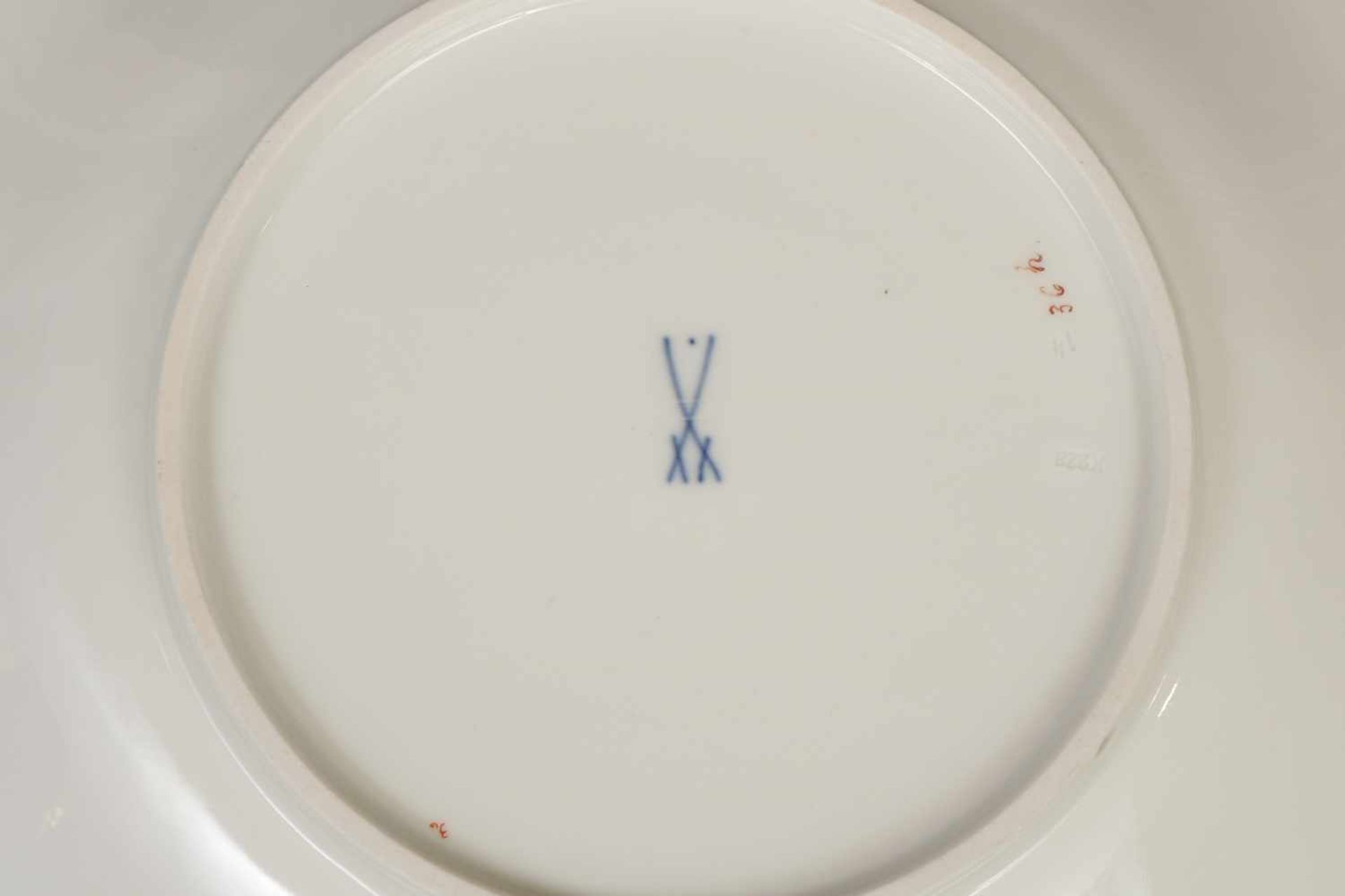 MEISSEN Prunktellerum 1924-1934 (Pfeifferzeit), runde passig geschwungene Form, umlaufend auf der - Bild 2 aus 2