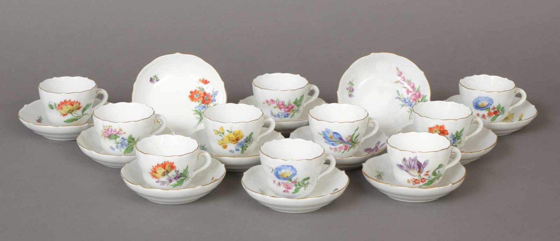 10 MEISSEN Mokkatassen mit 12 Untertassen2. Hälfte 20. Jhdt., Form ¨Neuer Ausschnitt¨, polychromes