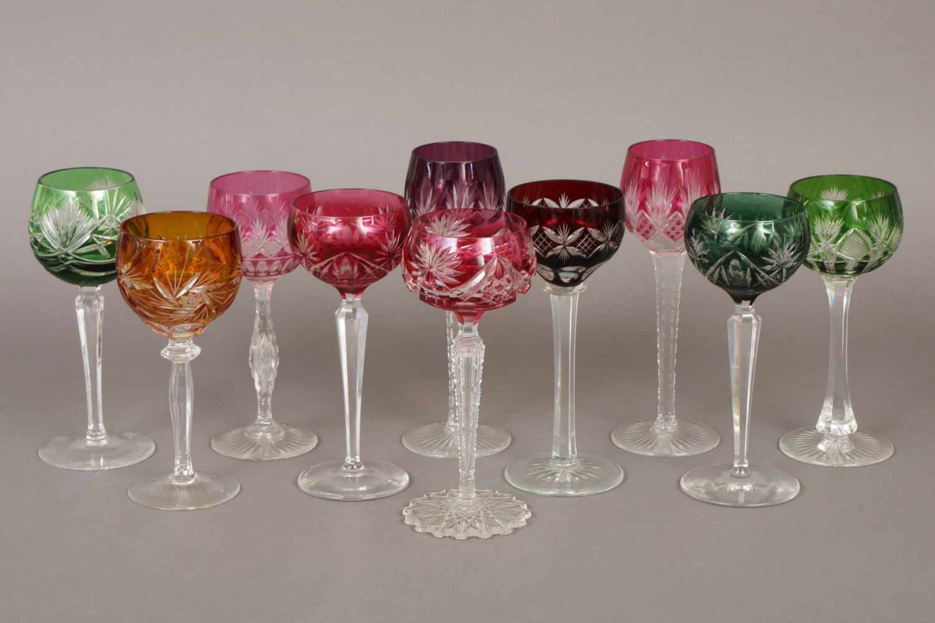 10 Weinrömer (diverse)farbige Kuppen mit unterschiedlichen Schliffen, um 1920-60, 17,5-20,5cm