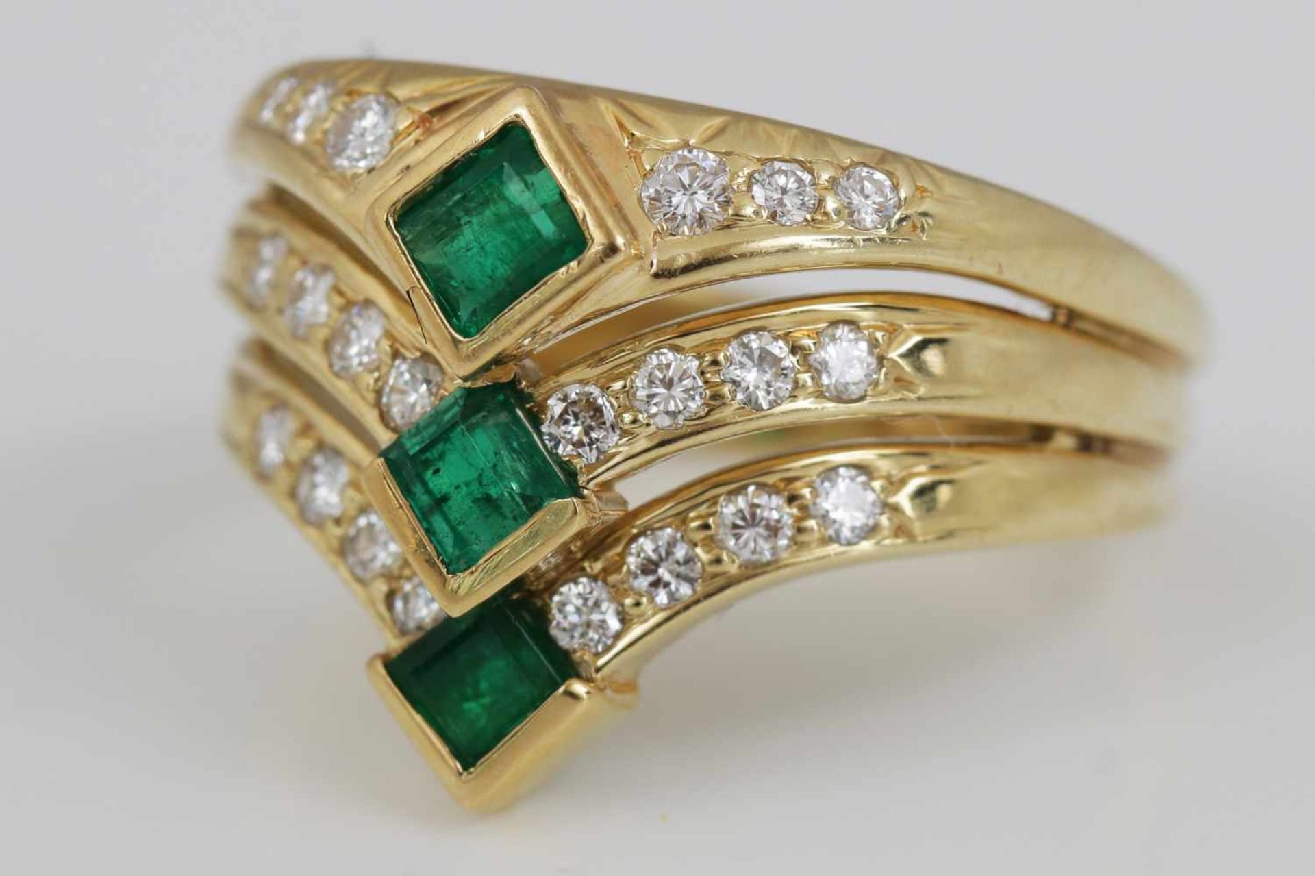 Smaragd Ring585er Gelbgold, 3 -teiliger Ring mit 24 Brillanten und 3 Smaragden im Carré-Schliff, - Bild 2 aus 4