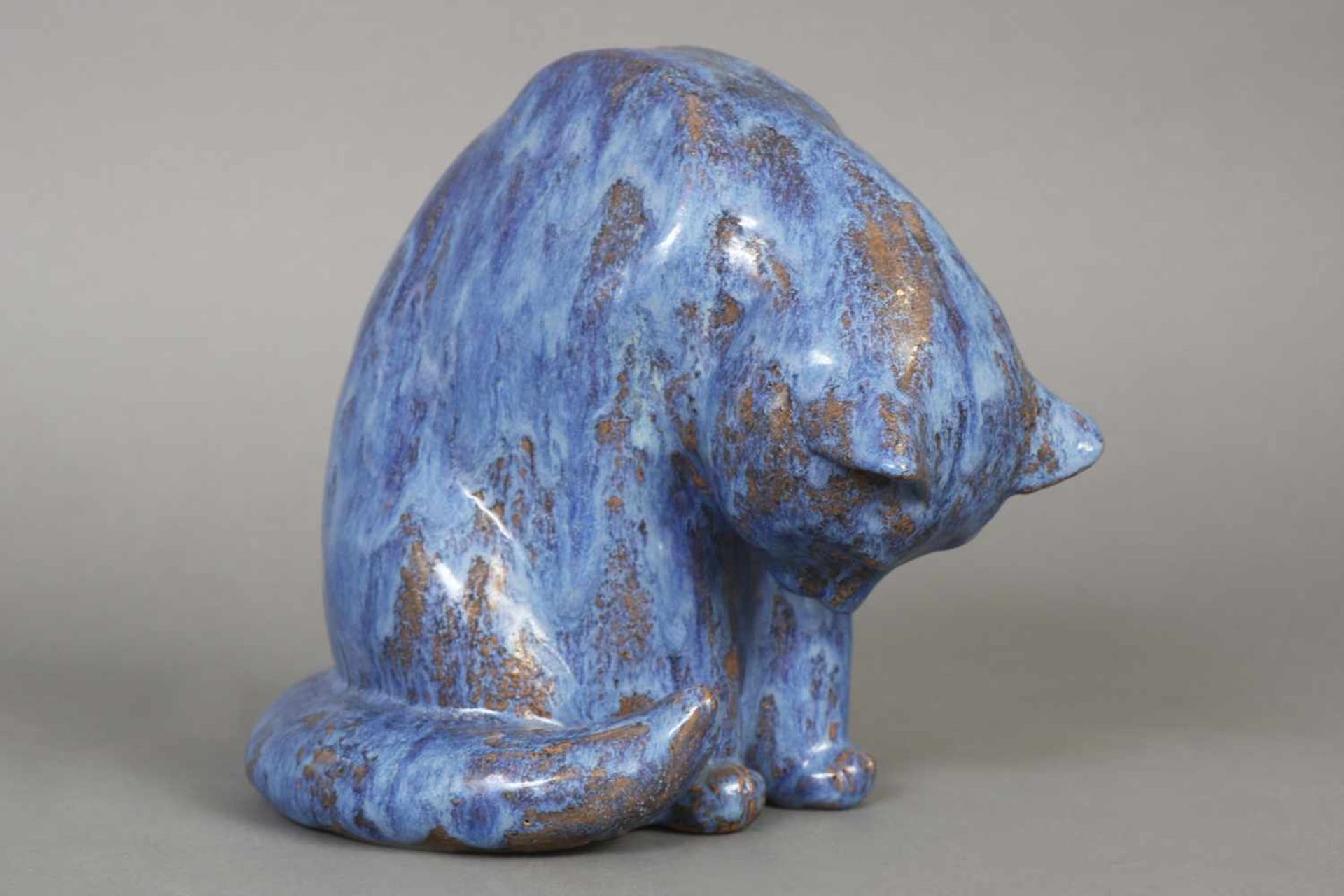 SUSANNE STELTER Keramikfigur ¨Sitzende Katze¨blau glasiert (Verlaufglasur), auf Unterseite