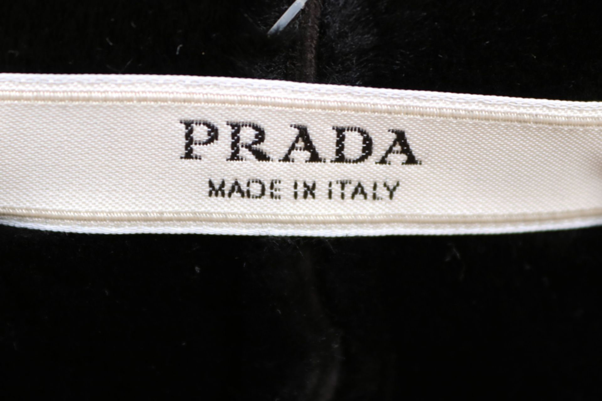 PRADA Ledermantel mit Paillettenkragen Kurzmantel aus schwarzem Leder mit Fellfutter, Kragen mit - Image 3 of 3