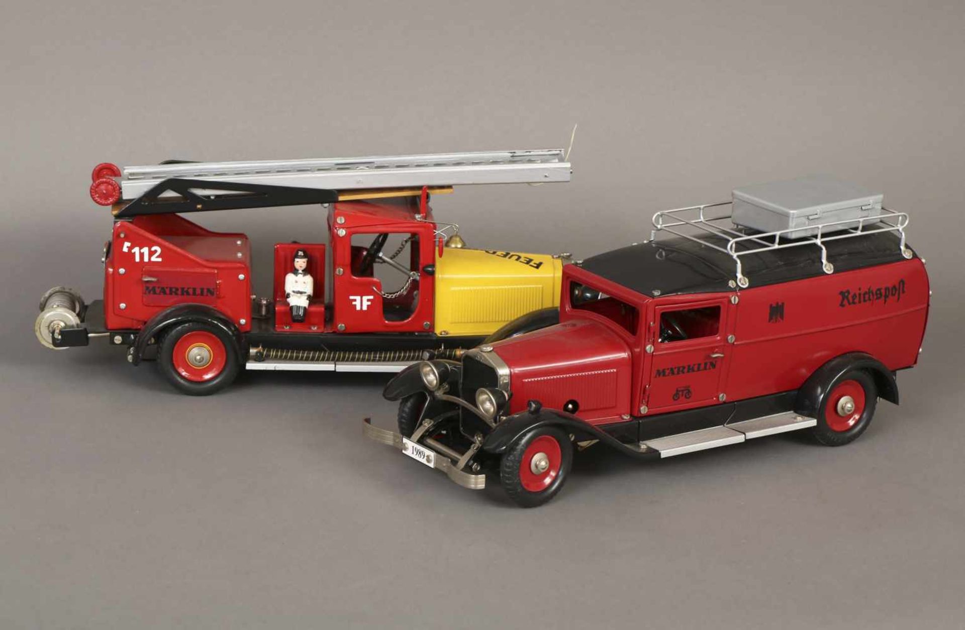 2 MÄRKLIN Modellautos ¨Feuerwehr (Modell IIIX 1991¨ und ¨Reichspost (Modell 1989)¨rot lackiertes