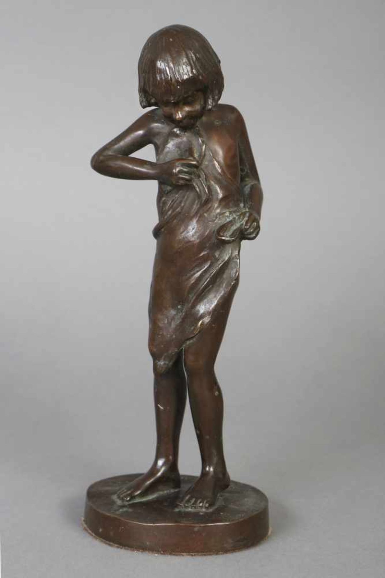 MICHAELA (Misse) FREDERIKKA HASLUND-KARSTEN (1886–1943) Bronzefigur ¨Mädchen¨braun patiniert,