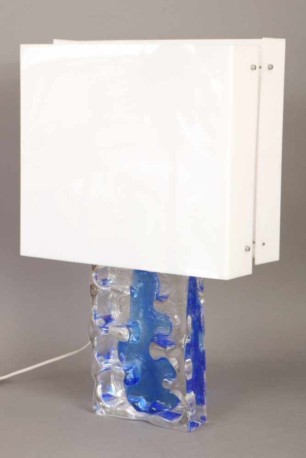 DAUM (France) Tischlampe im Mid Century StilFuß in Form eines Glasblocks, farbloses und blaues Glas,