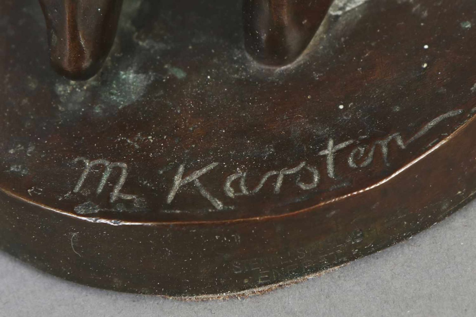 MICHAELA (Misse) FREDERIKKA HASLUND-KARSTEN (1886–1943) Bronzefigur ¨Mädchen¨braun patiniert, - Bild 3 aus 3