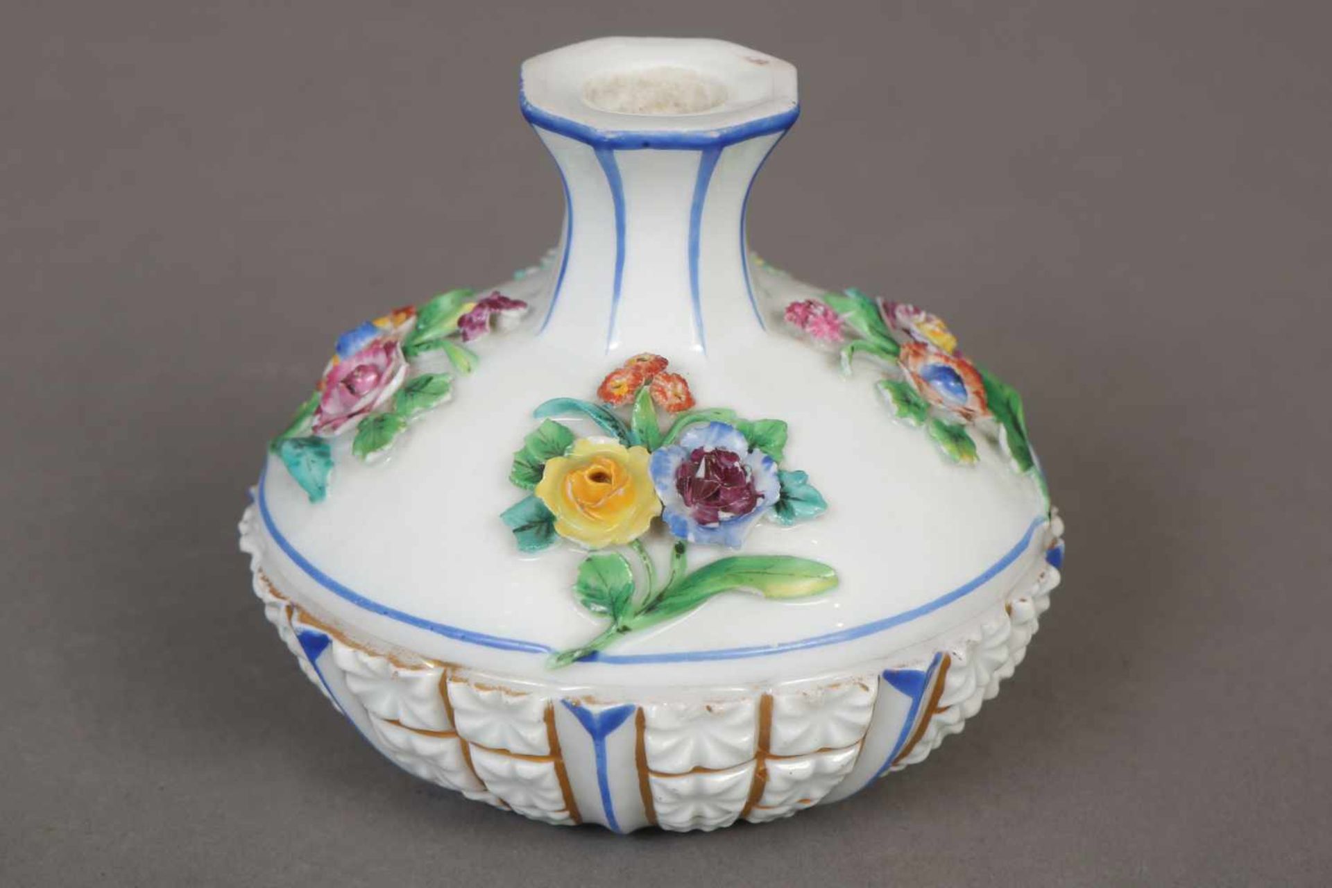 Meissen Vase19. Jahrhundert, gedrückte Kugelform mit polygonalem, eingezogenem Hals, untere