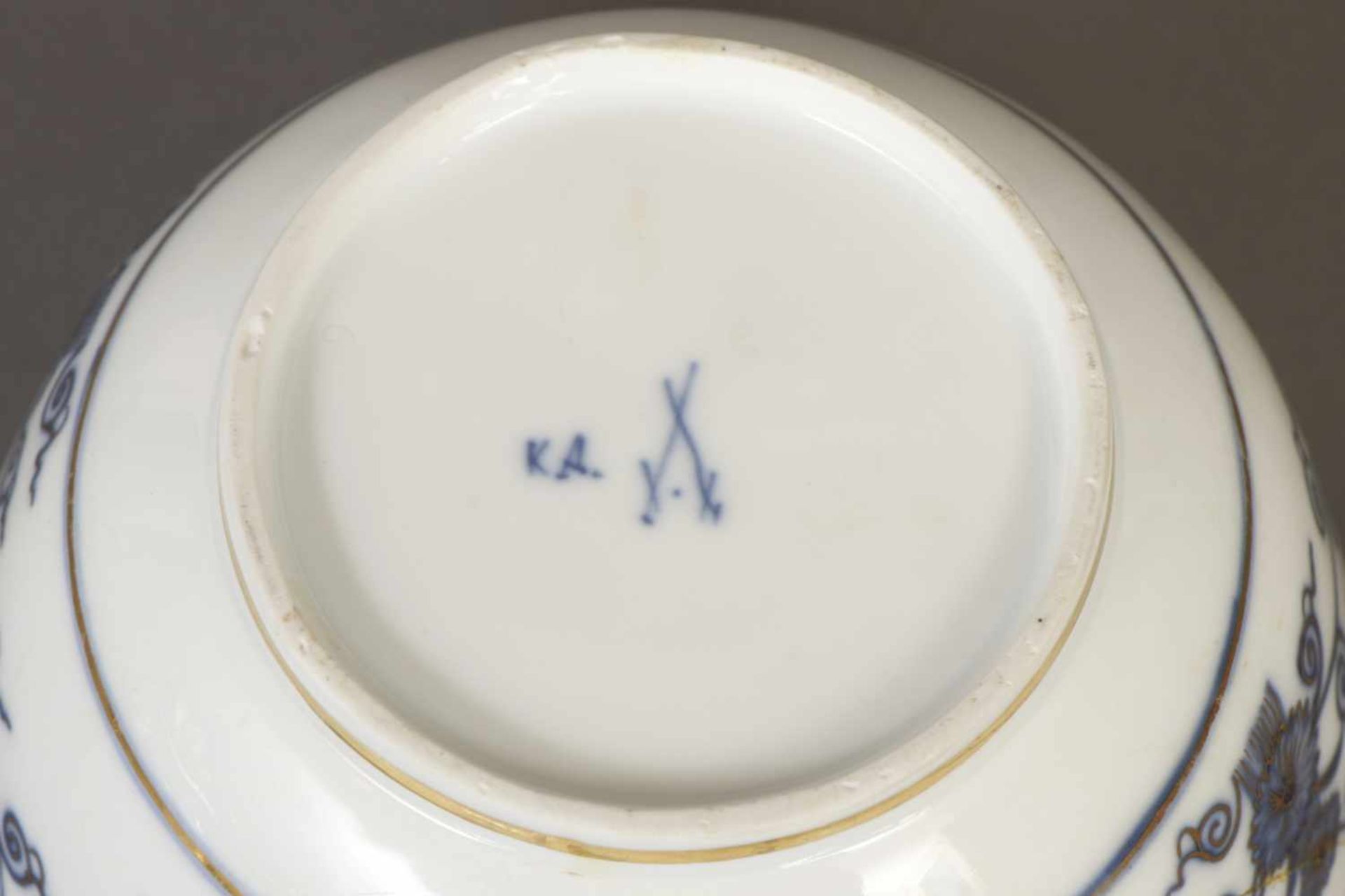 MEISSEN Kummeum 1750-1780, runde, tiefe Schale mit passig geschwungenem Rand, umlaufend ¨Indische - Bild 2 aus 3