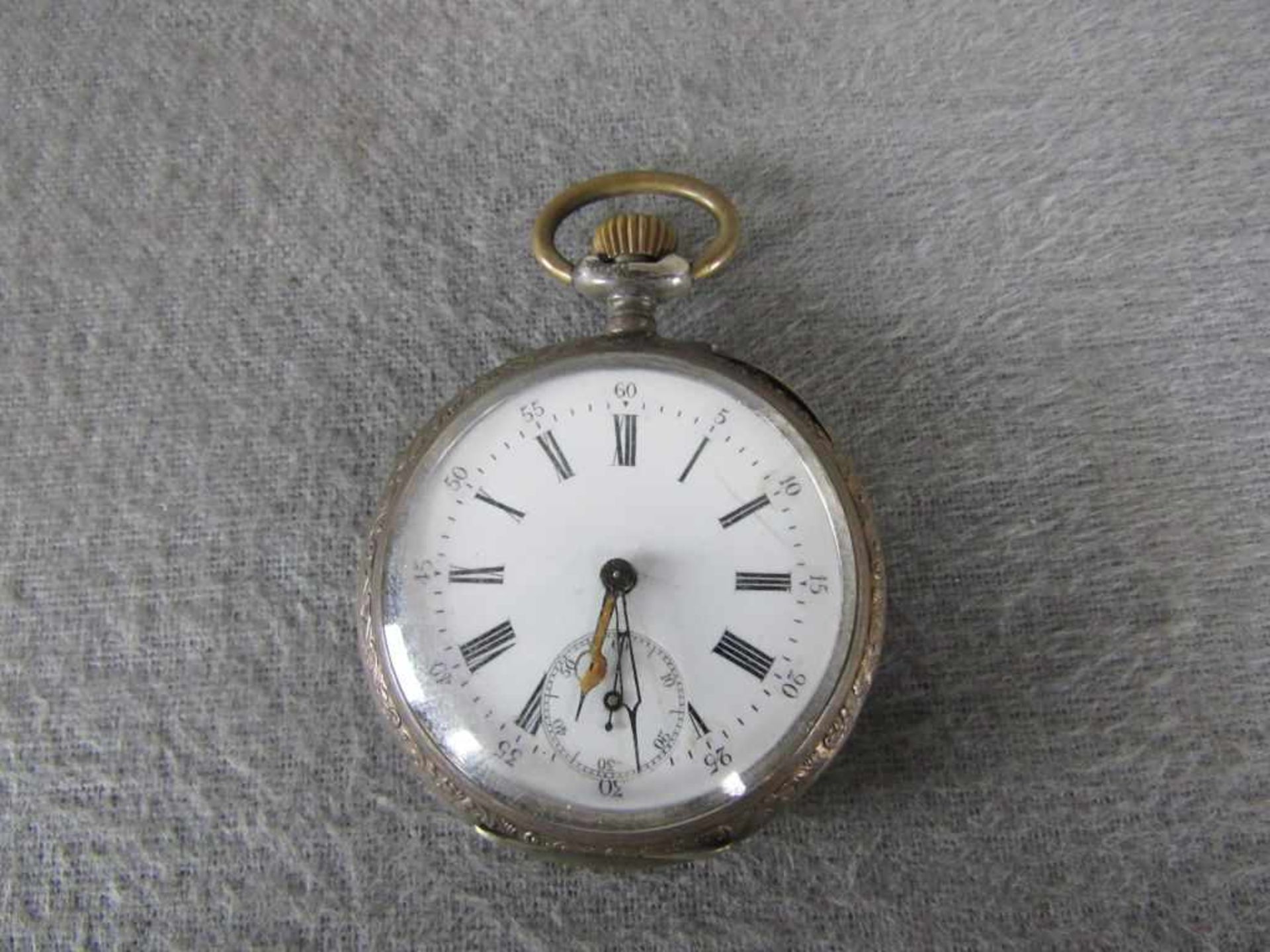 Taschenuhr um 1880 Schlüsseluhr Silber 800 gepunzt Durchmesser ca.46mm die Uhr läuft an.