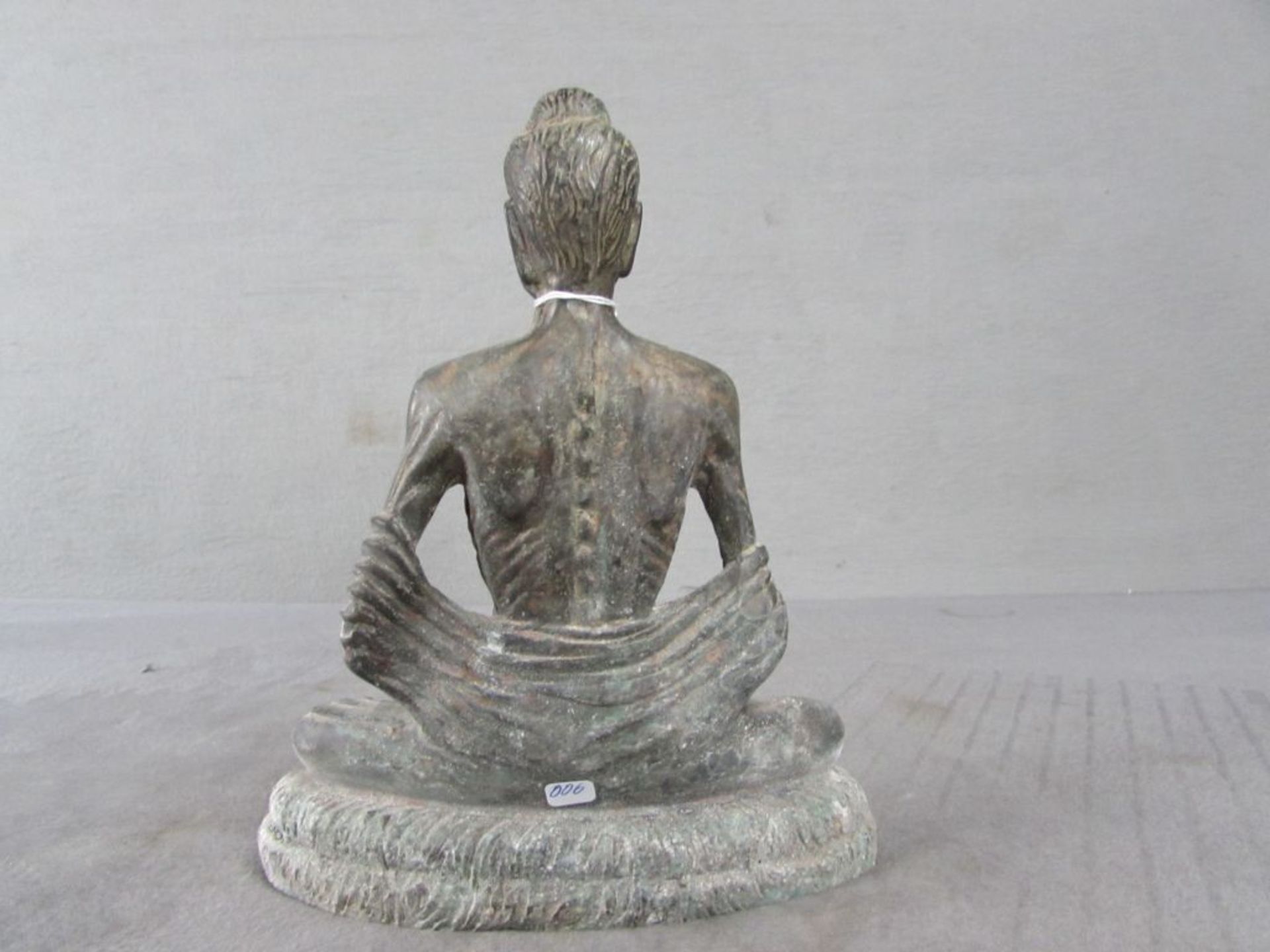 Bronzeskulptur Buddha stark patiniert schönes Stück ungeprüft hier: sitzend im Lotussitz 20cm hoch - Image 3 of 3