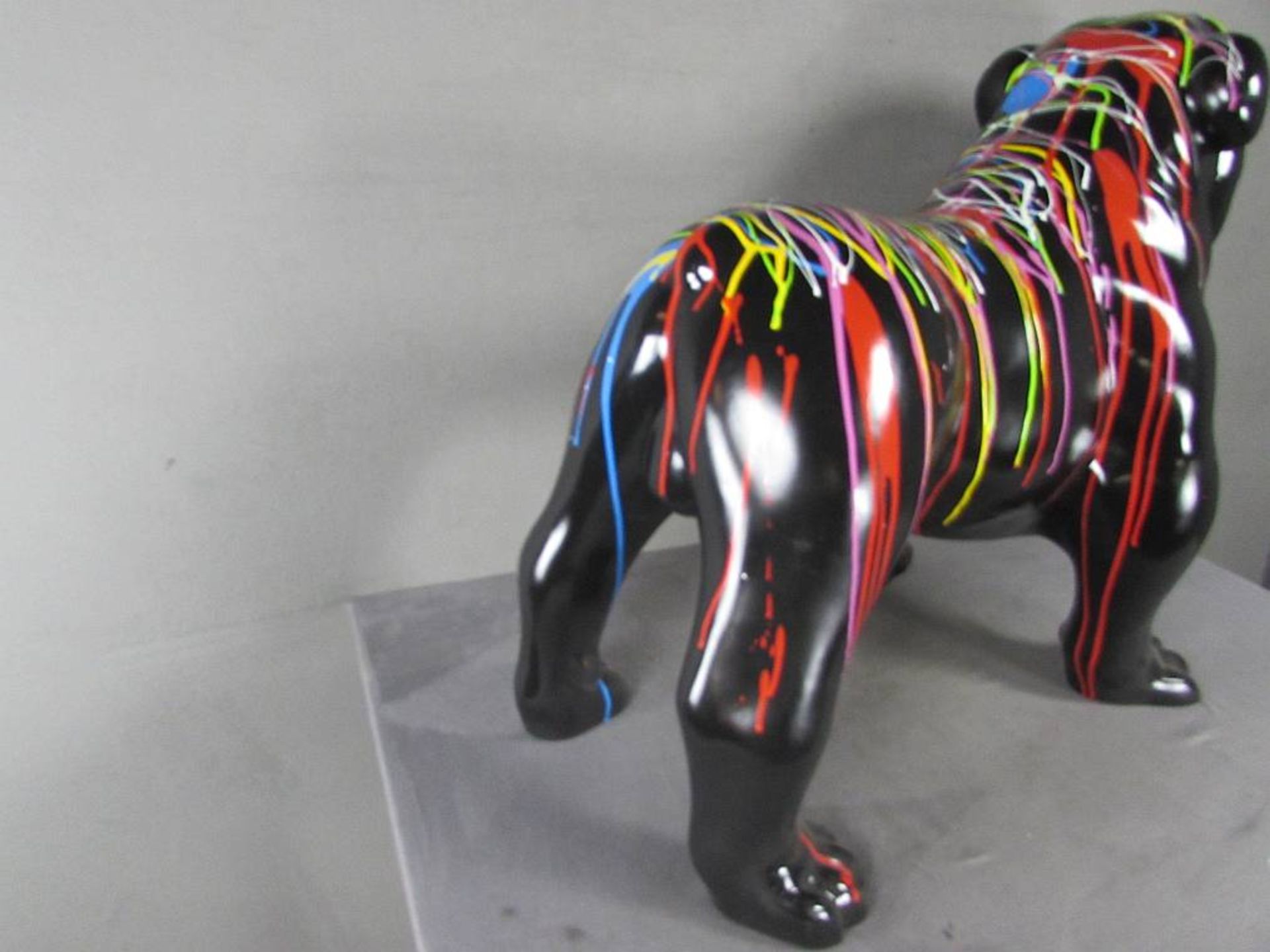 Designobjekt, Skulptur, farbig staffierte Bulldogge, guss, länge: 86cm, höhe: 73cm - Bild 4 aus 4