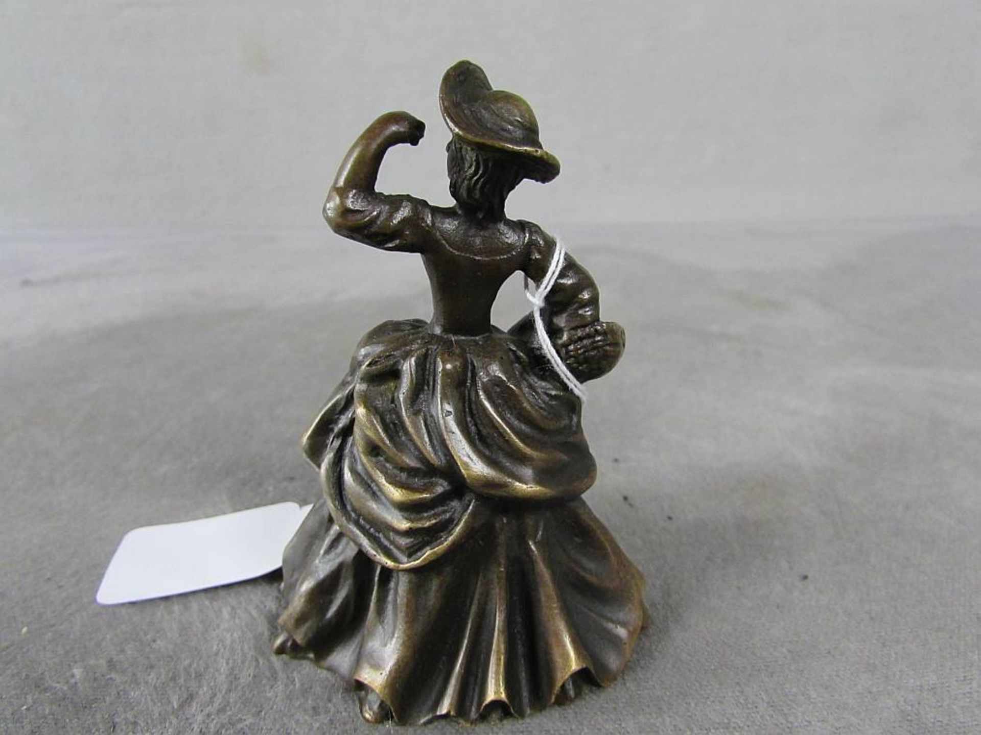 Bronze Statur, Miniatur, Tischglocke, hier Blumenfrau, 9cm - Bild 2 aus 3