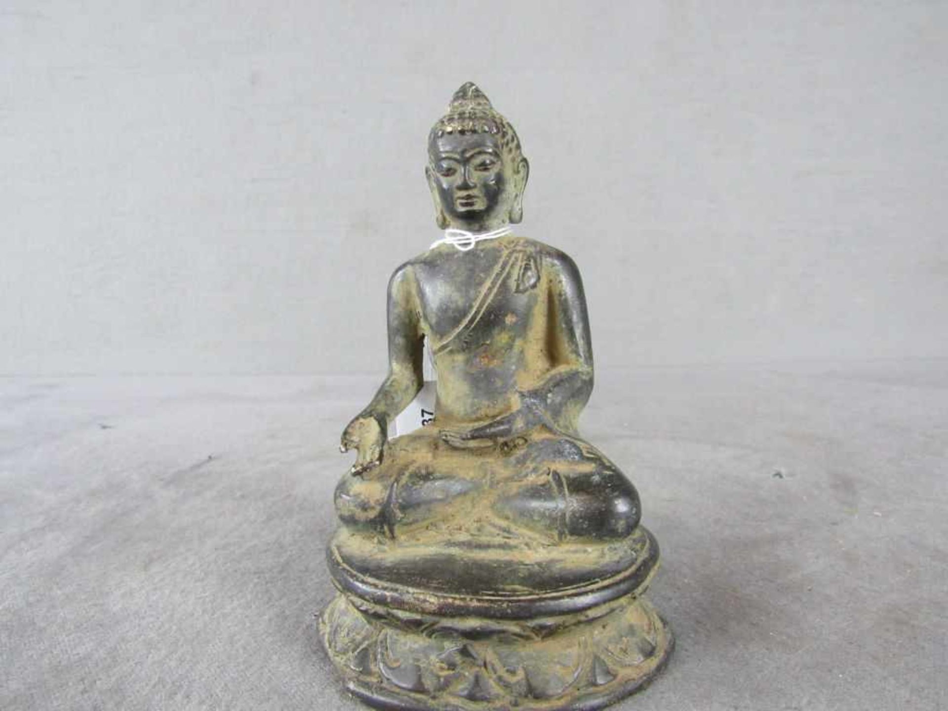 Bronzebuddha im Lotussitz 14,5cm hoch