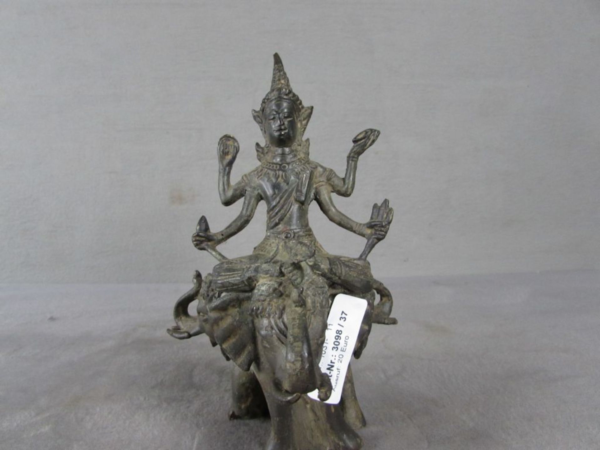 Bronzefigur Buddha im Lotussitz auf Elefant 22cm hoch