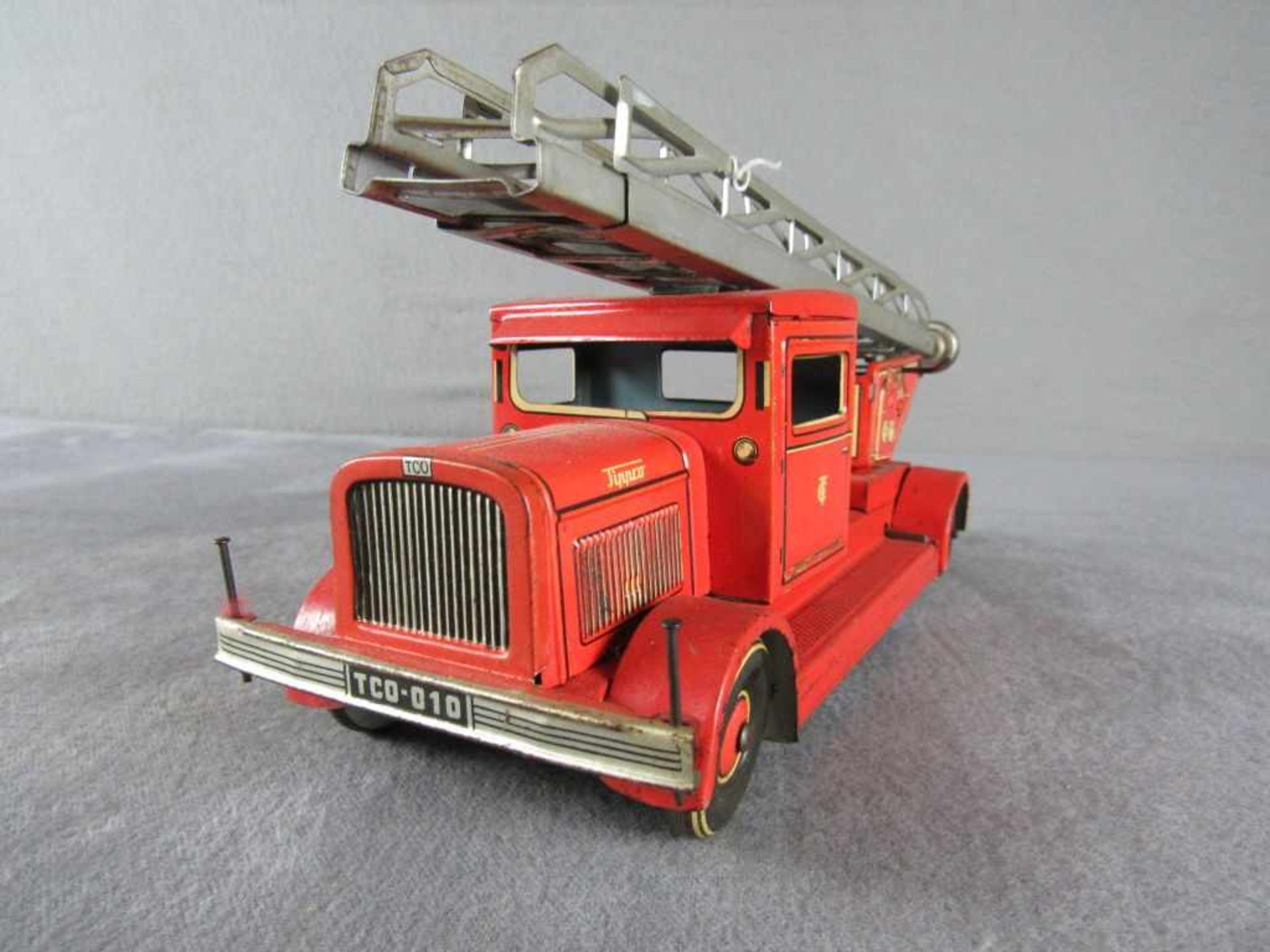 Blechspielzeugauto Tipp&Co Feuerwehrwagen mit Leiter, alle Funktionen in Ordnung Maße 12,5x30x9,5 - Bild 2 aus 6