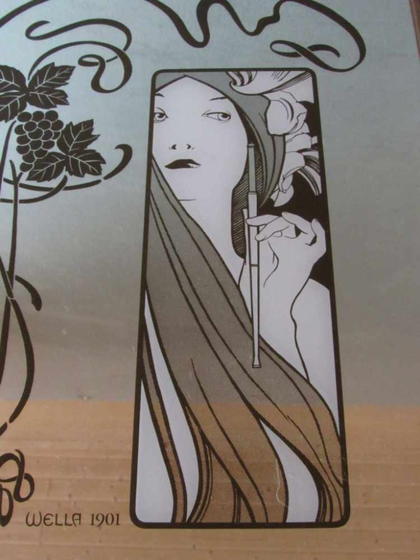 Reproduktion eines Wella Werbespiegels aus der Zeit des Jugendstils/Art Nouveau. Maße 49 x 39 cm - Bild 4 aus 5