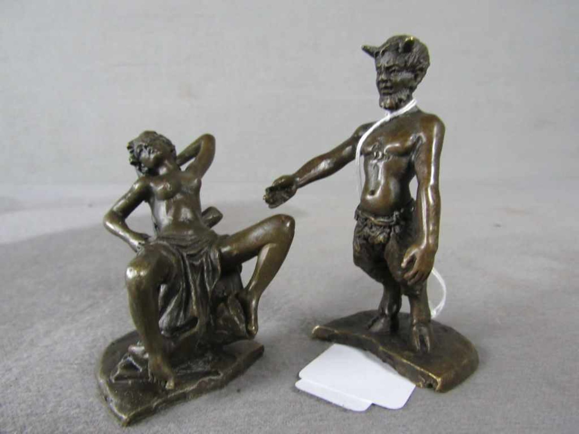 Bronzeskulptur Faun im Liebenakt, zweiteilig, signiert, sehr feiner Guss, H:9cm