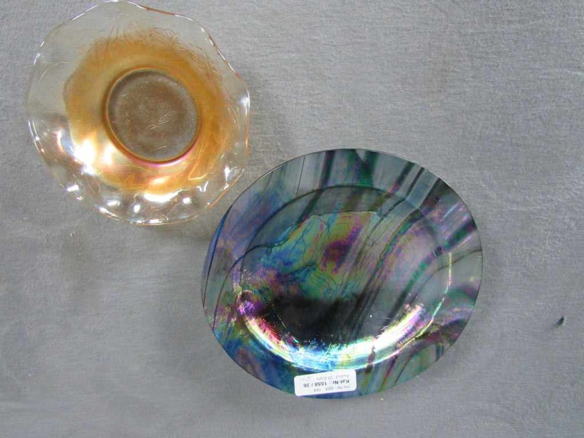 2 Glasschalen Irisierend 13,5cm und 21,5cm