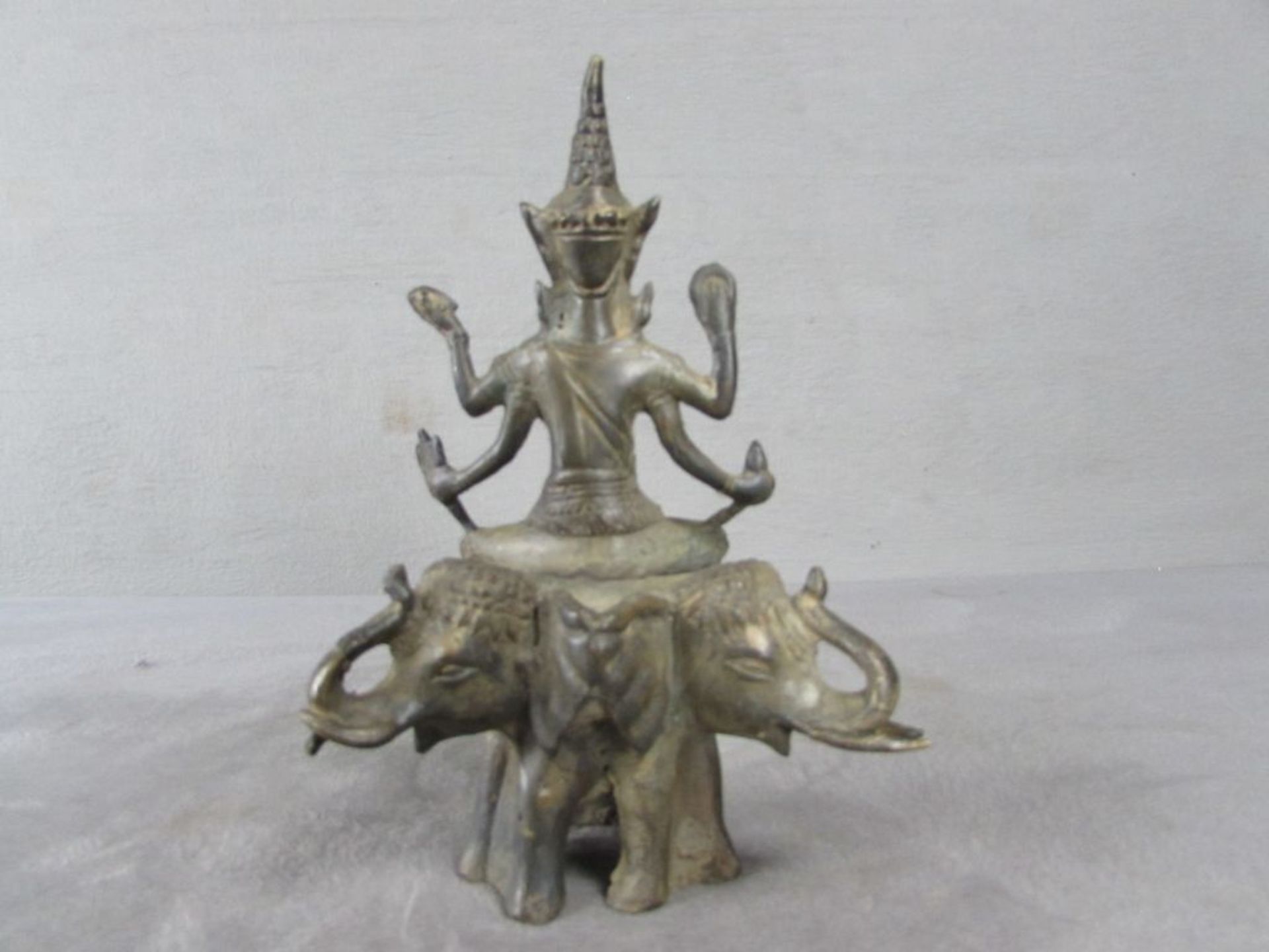 Bronzefigur Buddha im Lotussitz auf Elefant 22cm hoch - Bild 2 aus 2