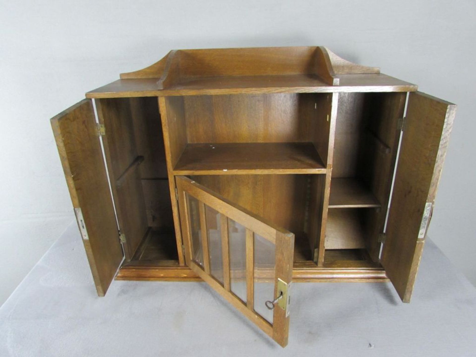 Kleiner Wandschrank, Eiche, Jugendstil um 1915, 70x57x23 cm - Bild 2 aus 3