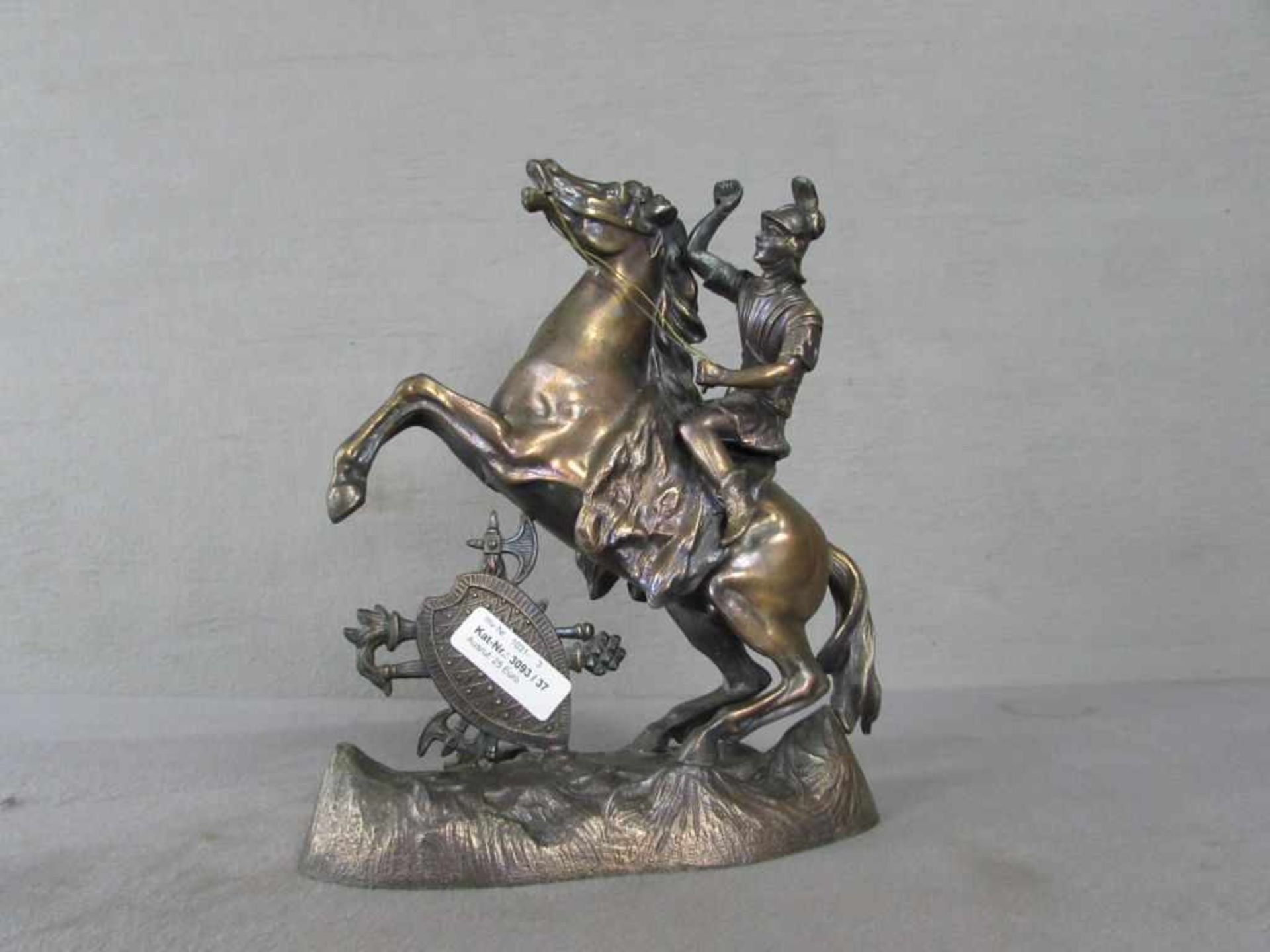 Skulptur Metall Kämpfer auf aufsteigendem Pferd 28cm hoch