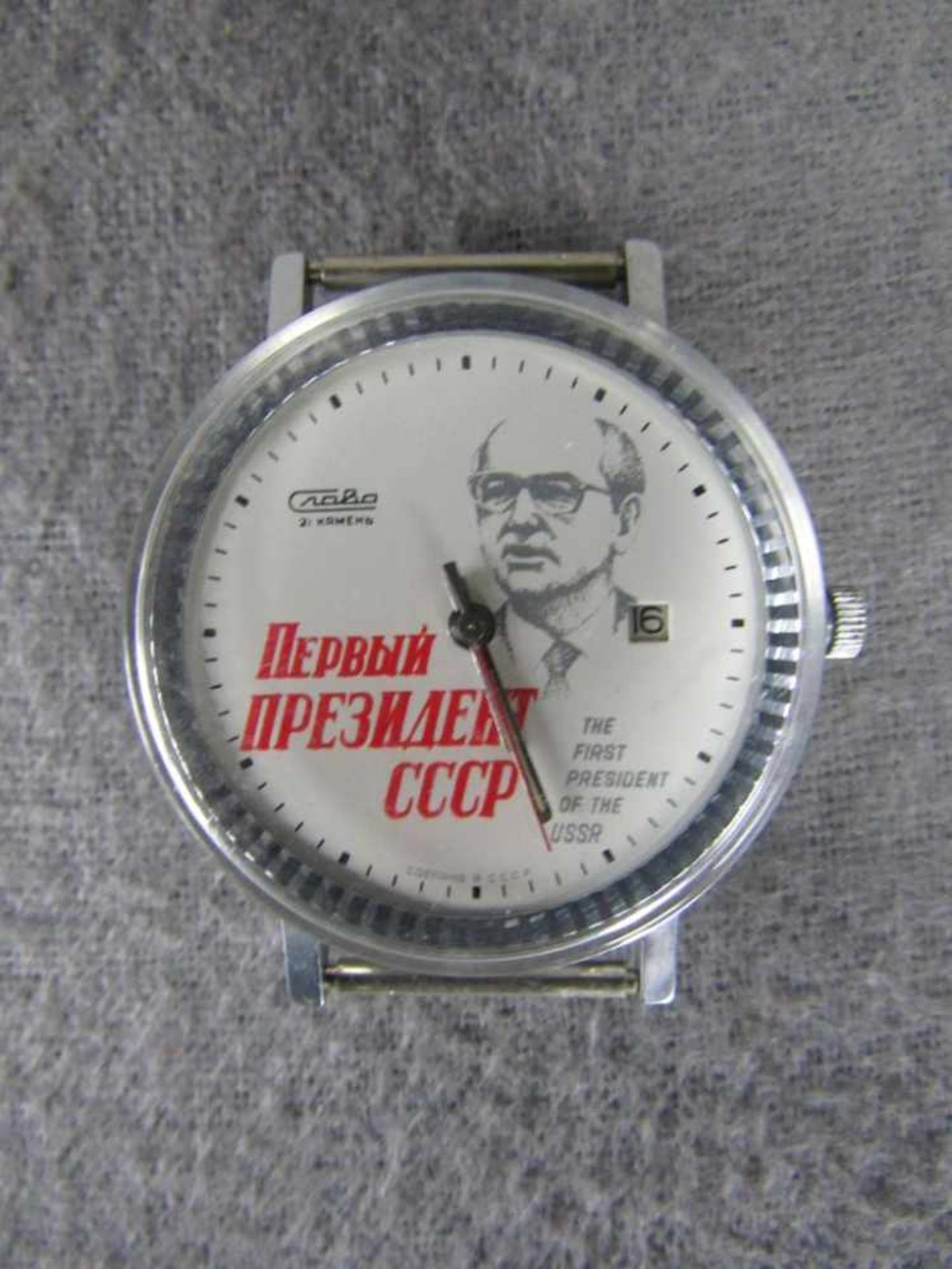 Herrenarmbanduhr Russisch HAU läuft an