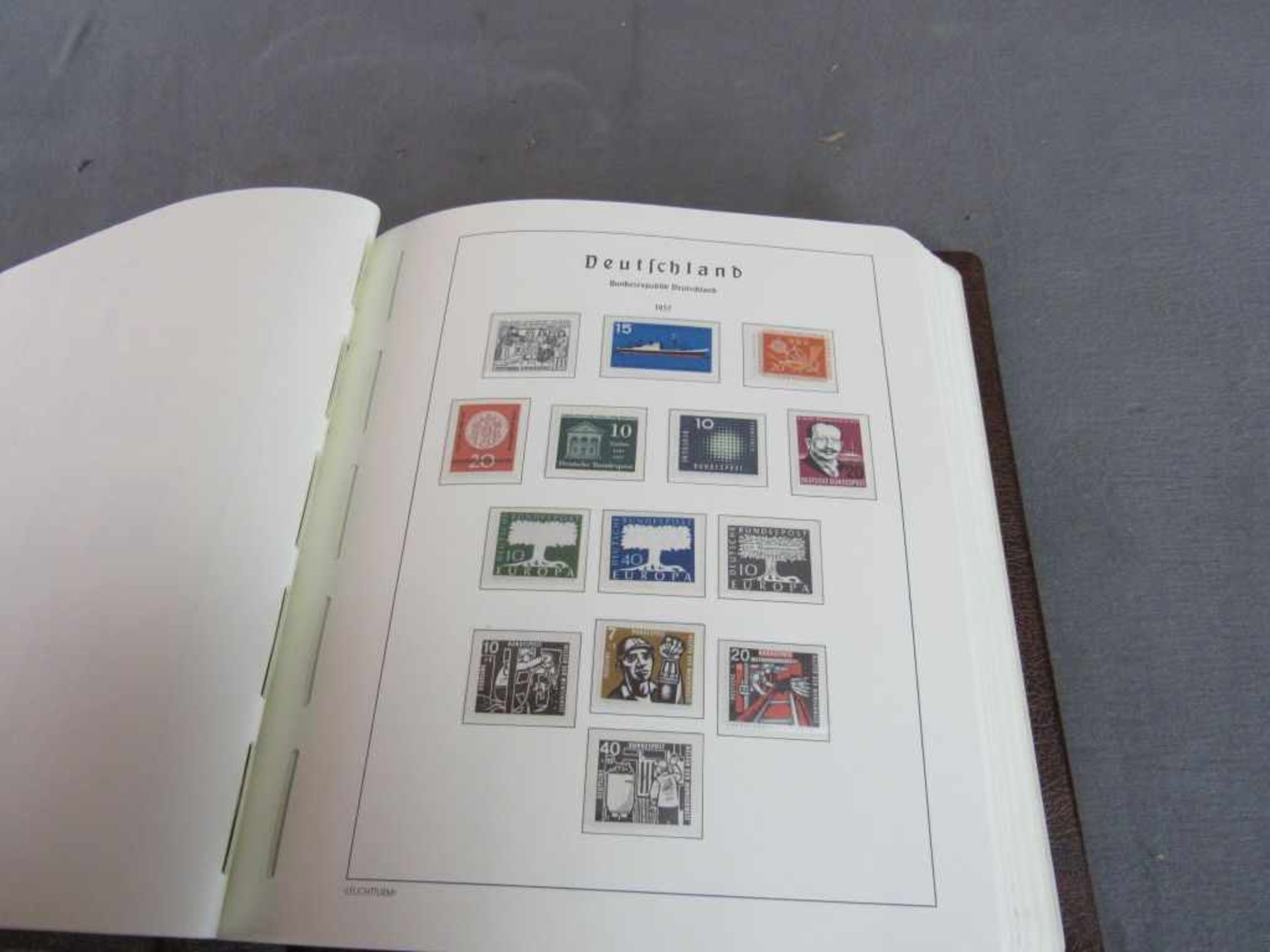 Briefmarken Bundsammlung in sauberen Leuchtturm Falzlos Vordruck von 1949-1978